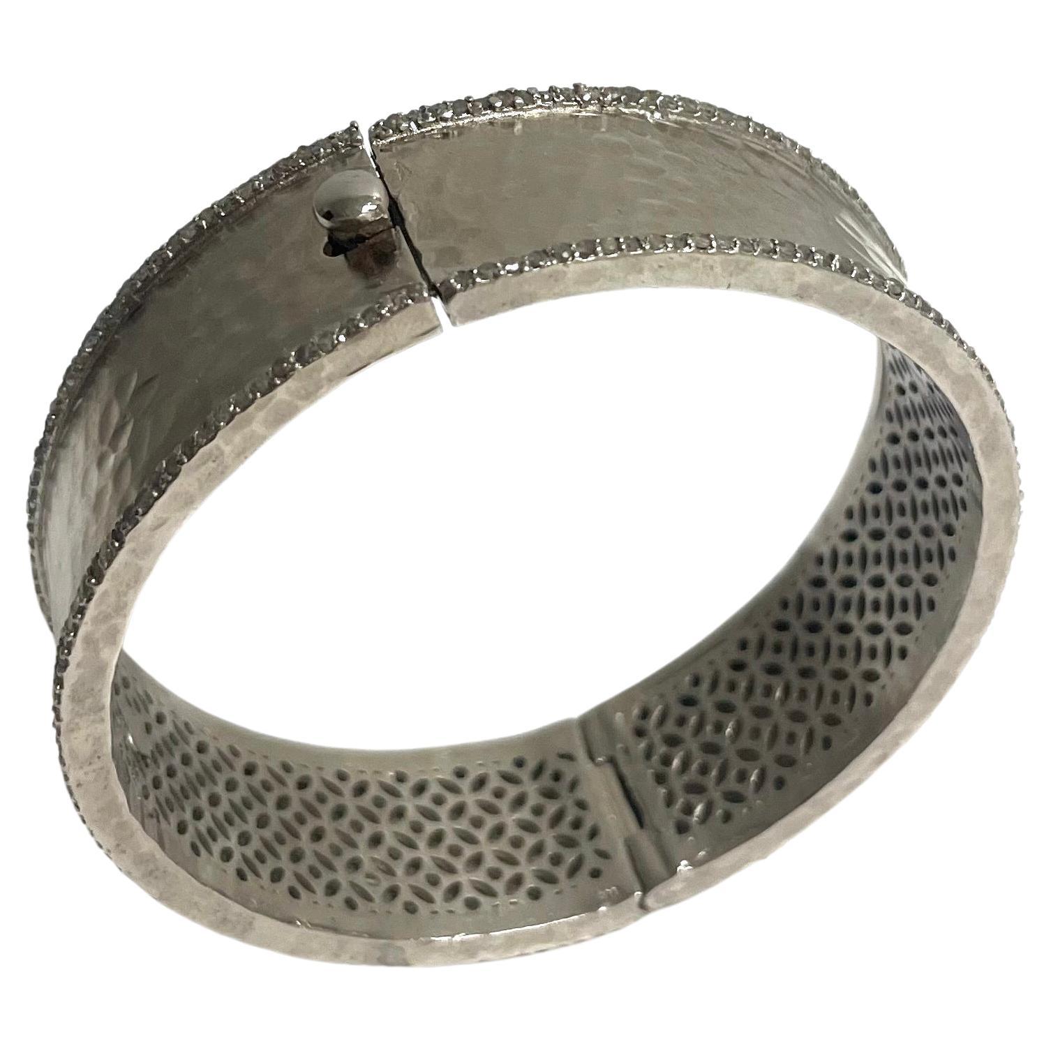 Hammered Rhodium-Plated Silver Bangle with Diamonds Paradizia Bracelet For Sale 10