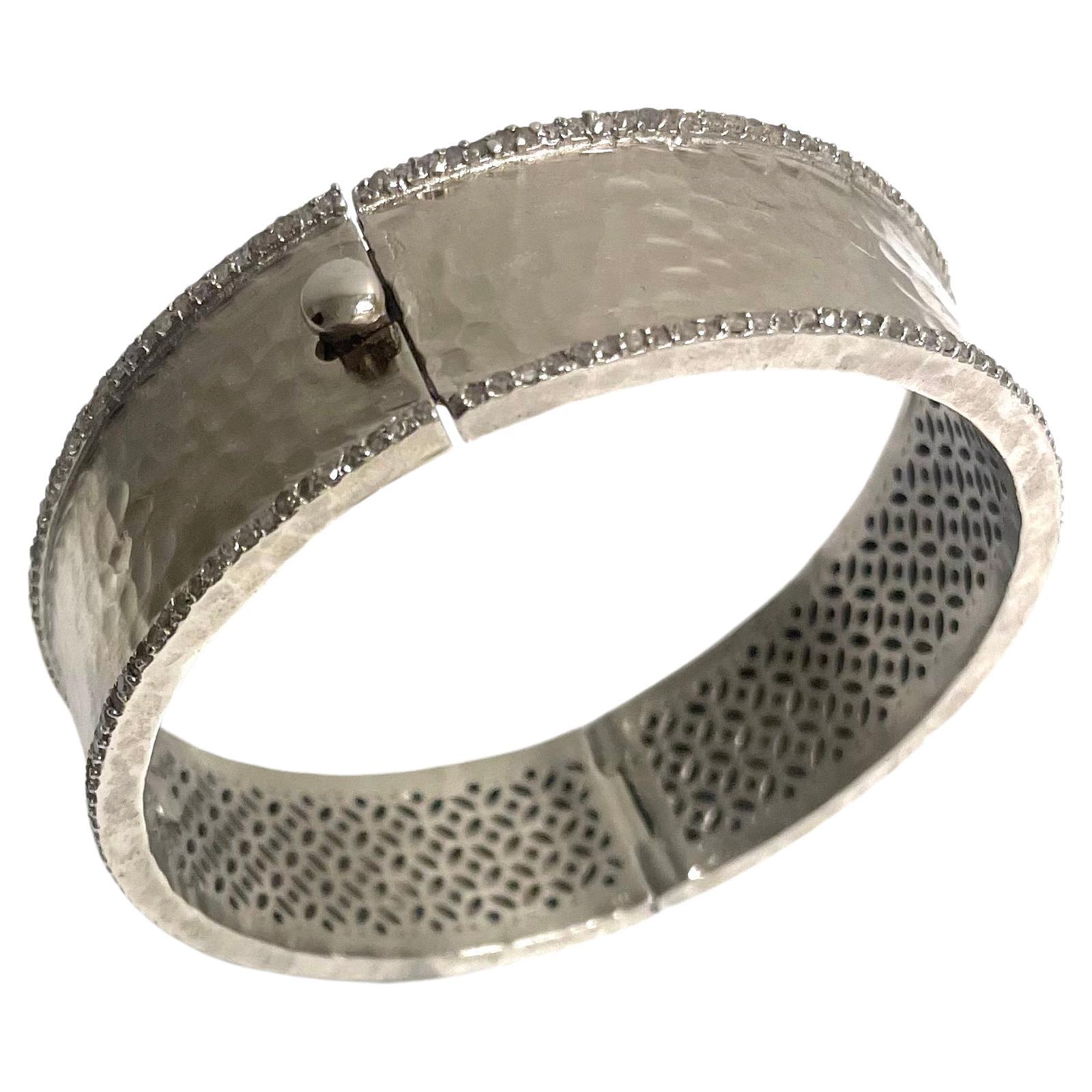 Hammered Rhodium-Plated Silver Bangle with Diamonds Paradizia Bracelet For Sale 12