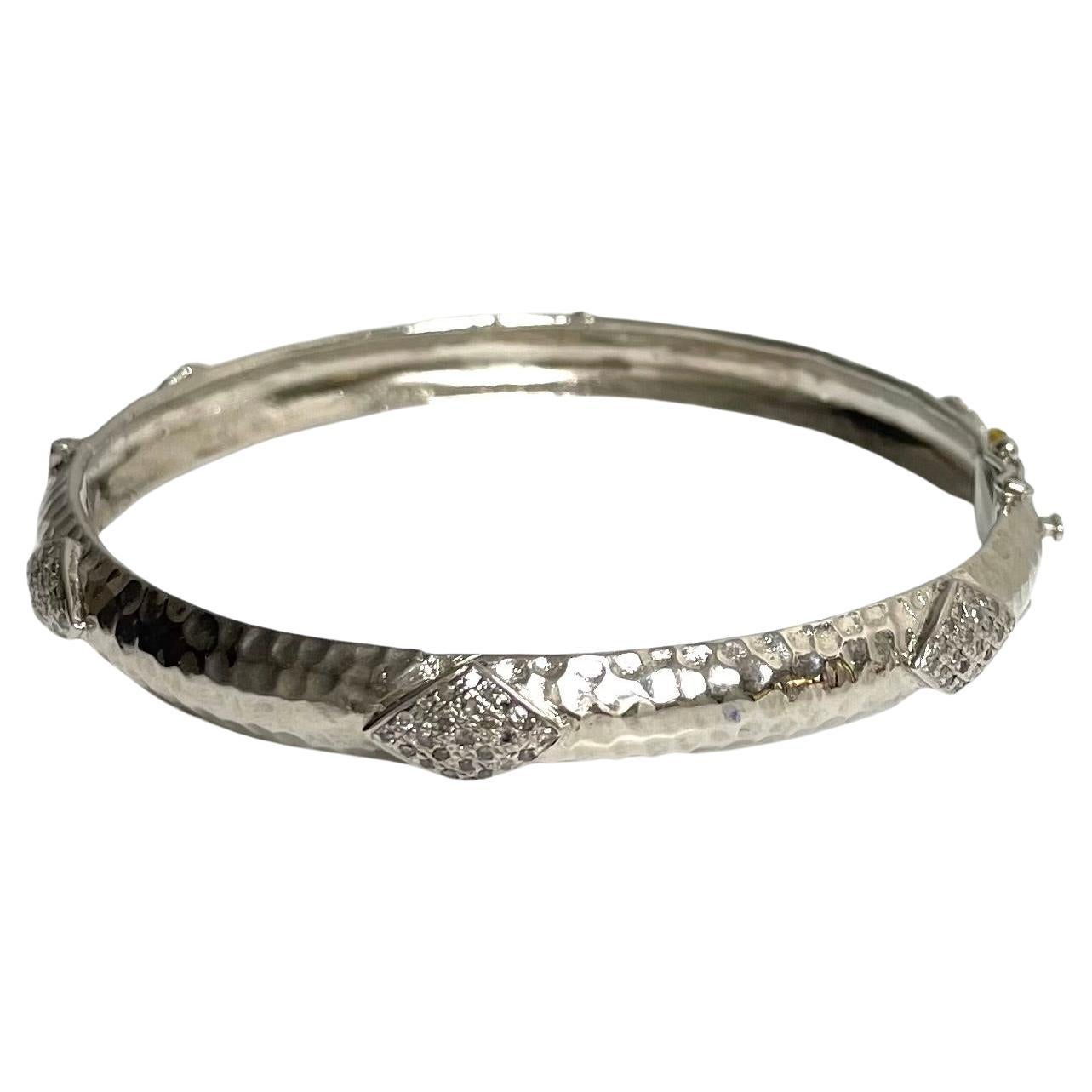Bracciale Paradizia in argento rodiato e martellato con diamanti in vendita 6