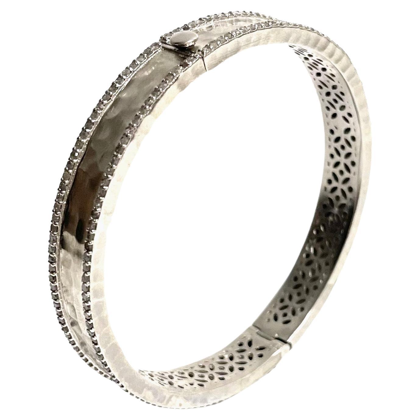  Hammered Rhodium-Plated Silver Bangle with Diamonds Paradizia Bracelet For Sale 9