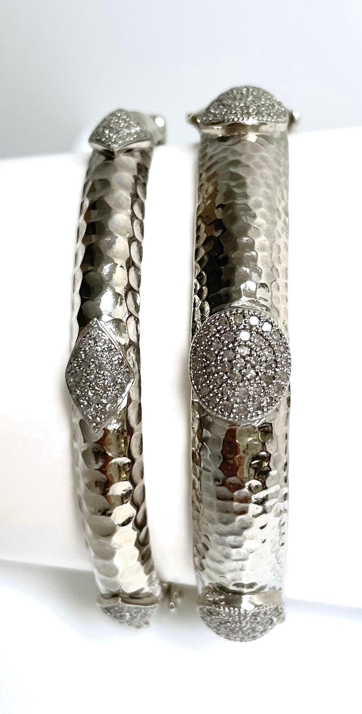  Hammered Rhodium-Plated Silver Bangle with Diamonds Paradizia Bracelet For Sale 7