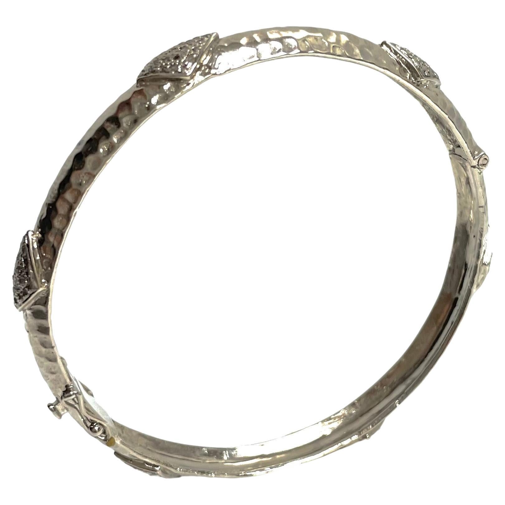 Bracciale Paradizia in argento rodiato e martellato con diamanti in vendita 9