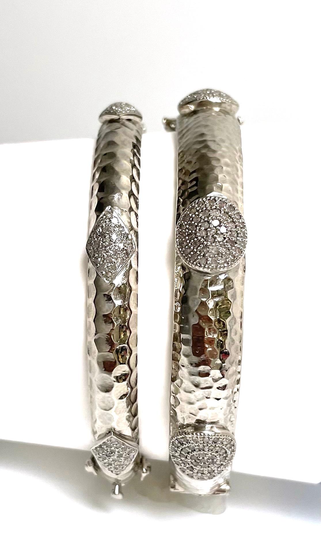  Hammered Rhodium-Plated Silver Bangle with Diamonds Paradizia Bracelet For Sale 9