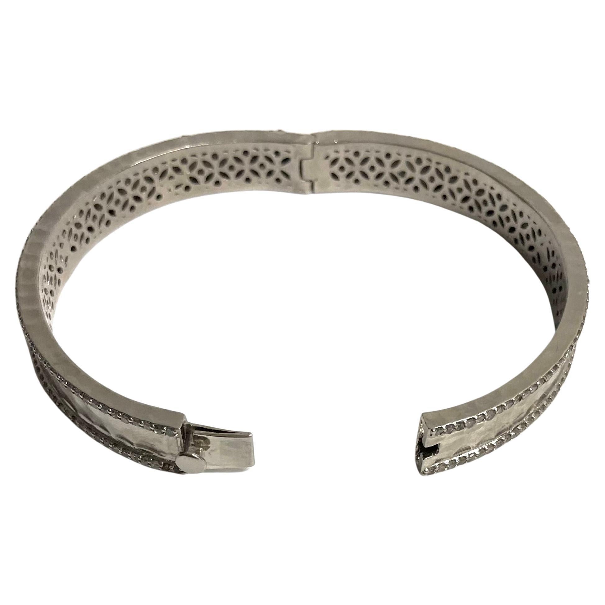  Hammered Rhodium-Plated Silver Bangle with Diamonds Paradizia Bracelet For Sale 10