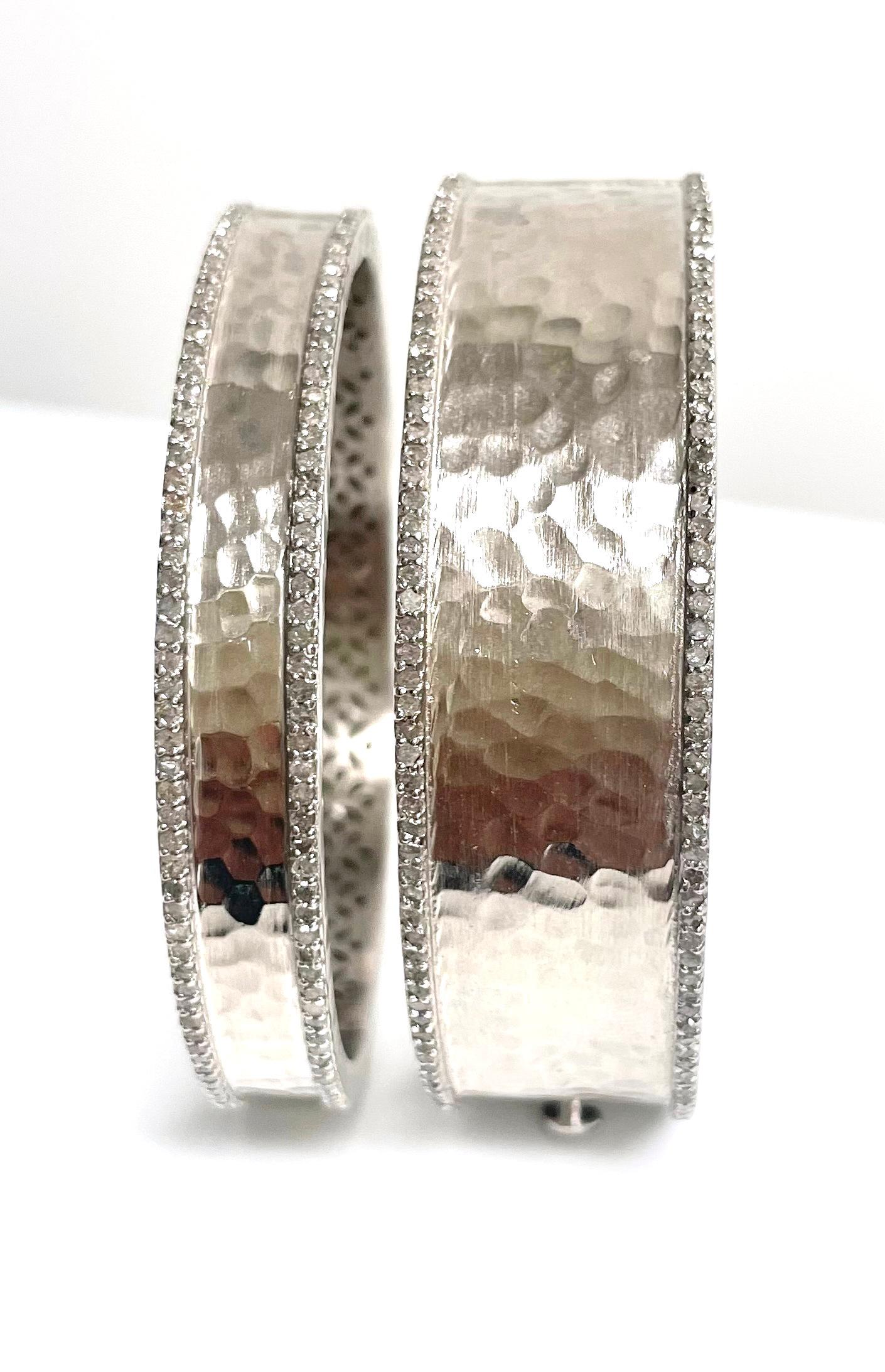 Women's Hammered Rhodium-Plated Silver Bangle with Diamonds Paradizia Bracelet For Sale