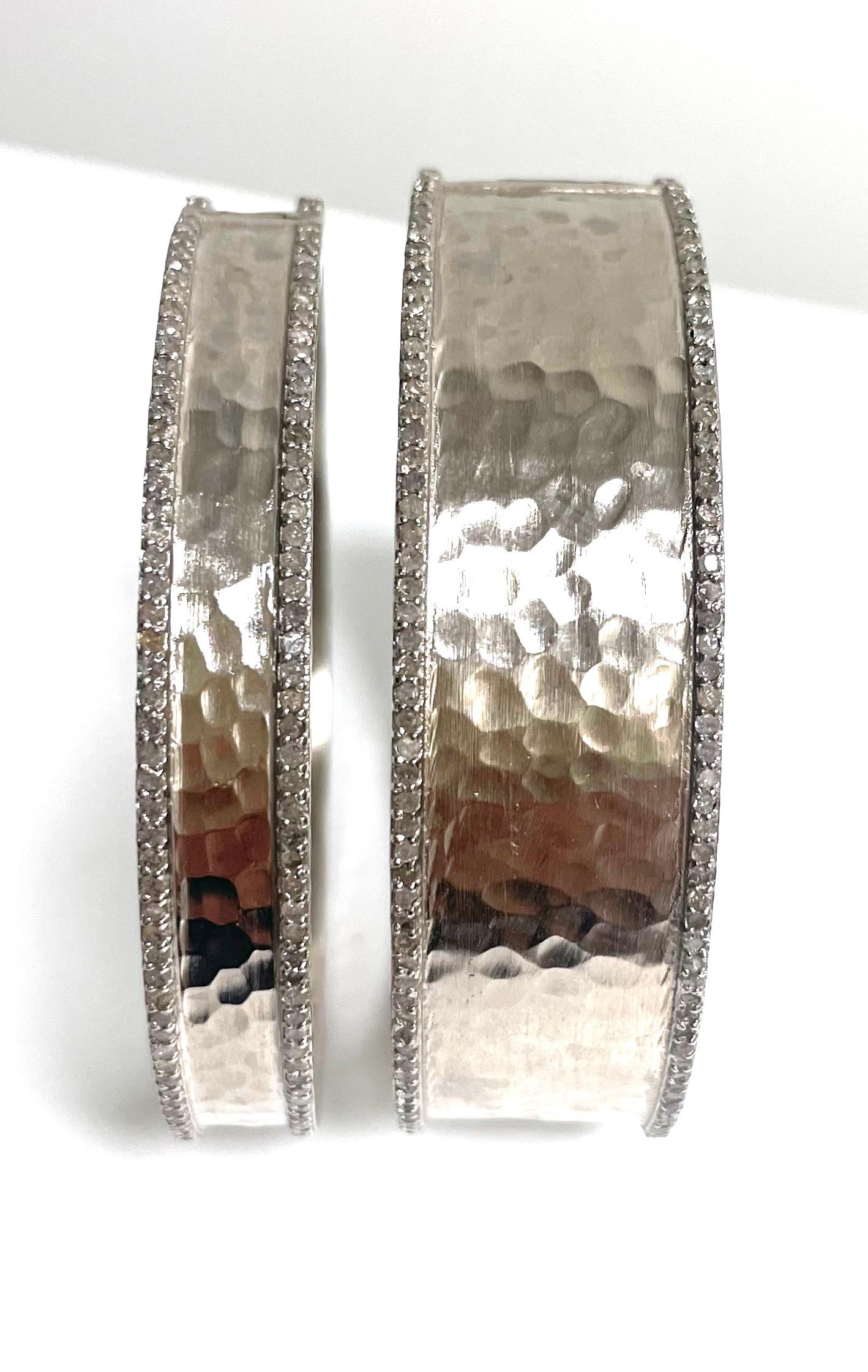  Hammered Rhodium-Plated Silver Bangle with Diamonds Paradizia Bracelet For Sale 14