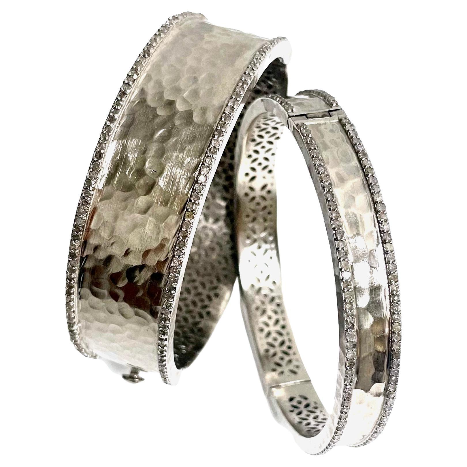 Hammered Rhodium-Plated Silver Bangle with Diamonds Paradizia Bracelet For Sale 11