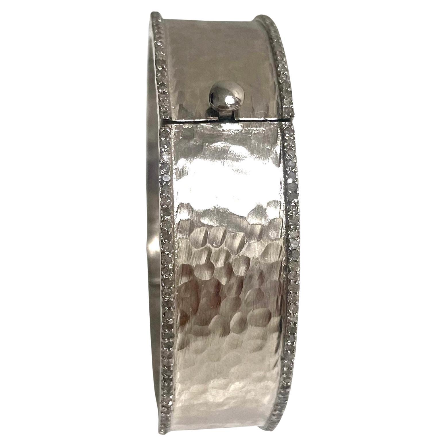 Hammered Rhodium-Plated Silver Bangle with Diamonds Paradizia Bracelet For Sale 2