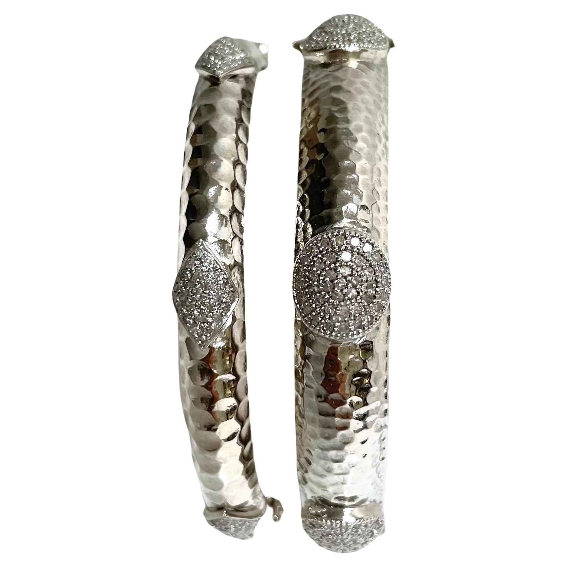 Contemporary  Hammered Rhodium-Plated Silver Bangle with Diamonds Paradizia Bracelet For Sale