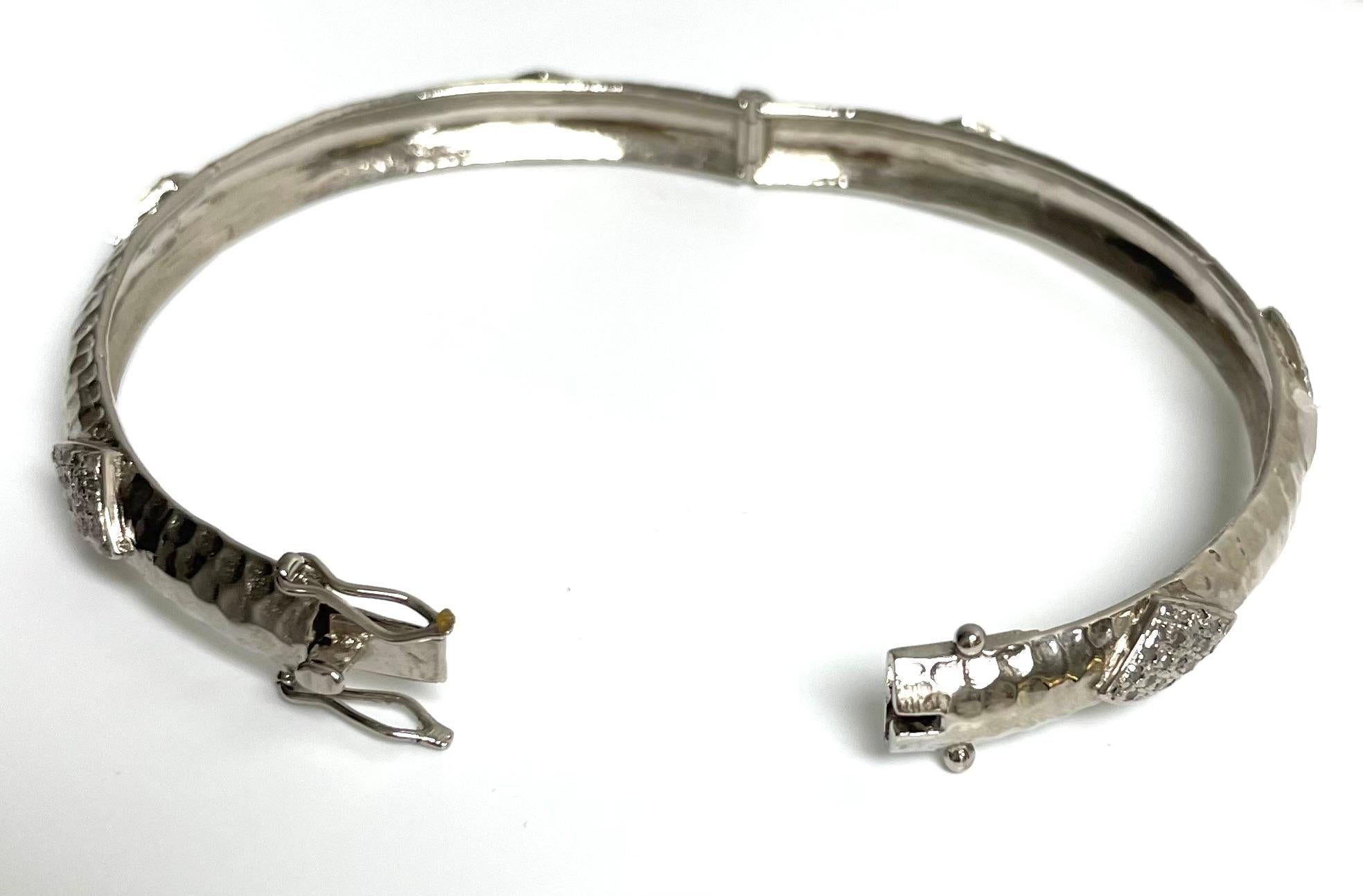  Hammered Rhodium-Plated Silver Bangle with Diamonds Paradizia Bracelet For Sale 1