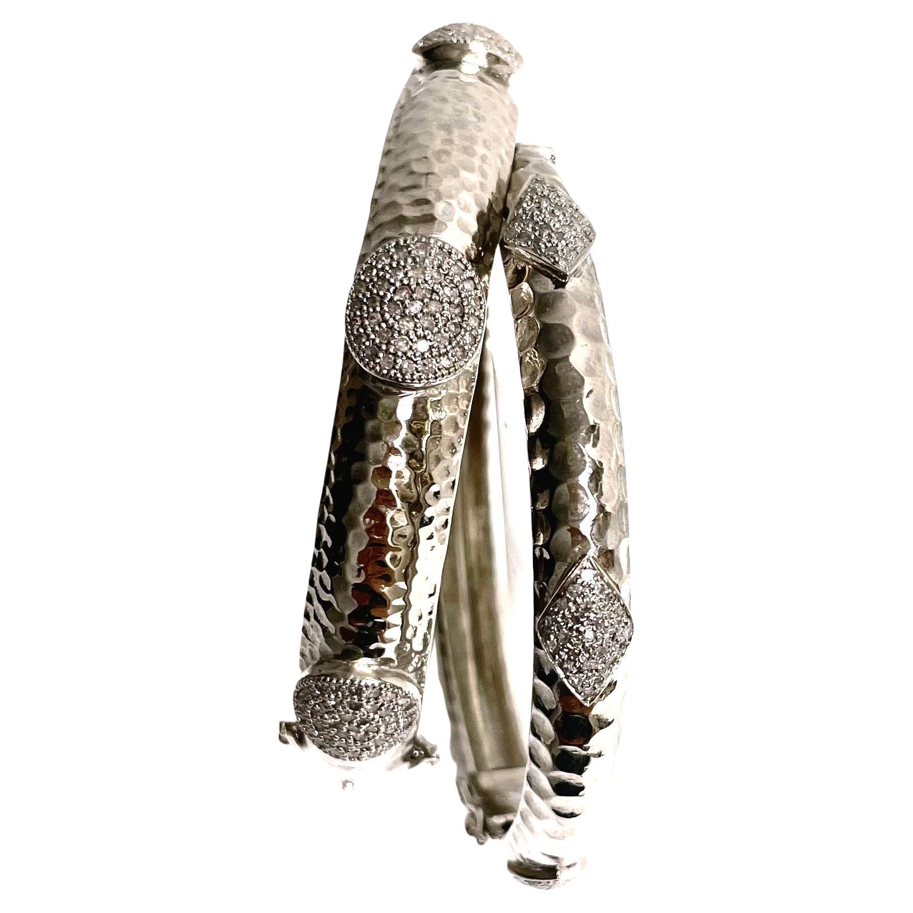 Bracciale Paradizia in argento rodiato e martellato con diamanti in vendita 2