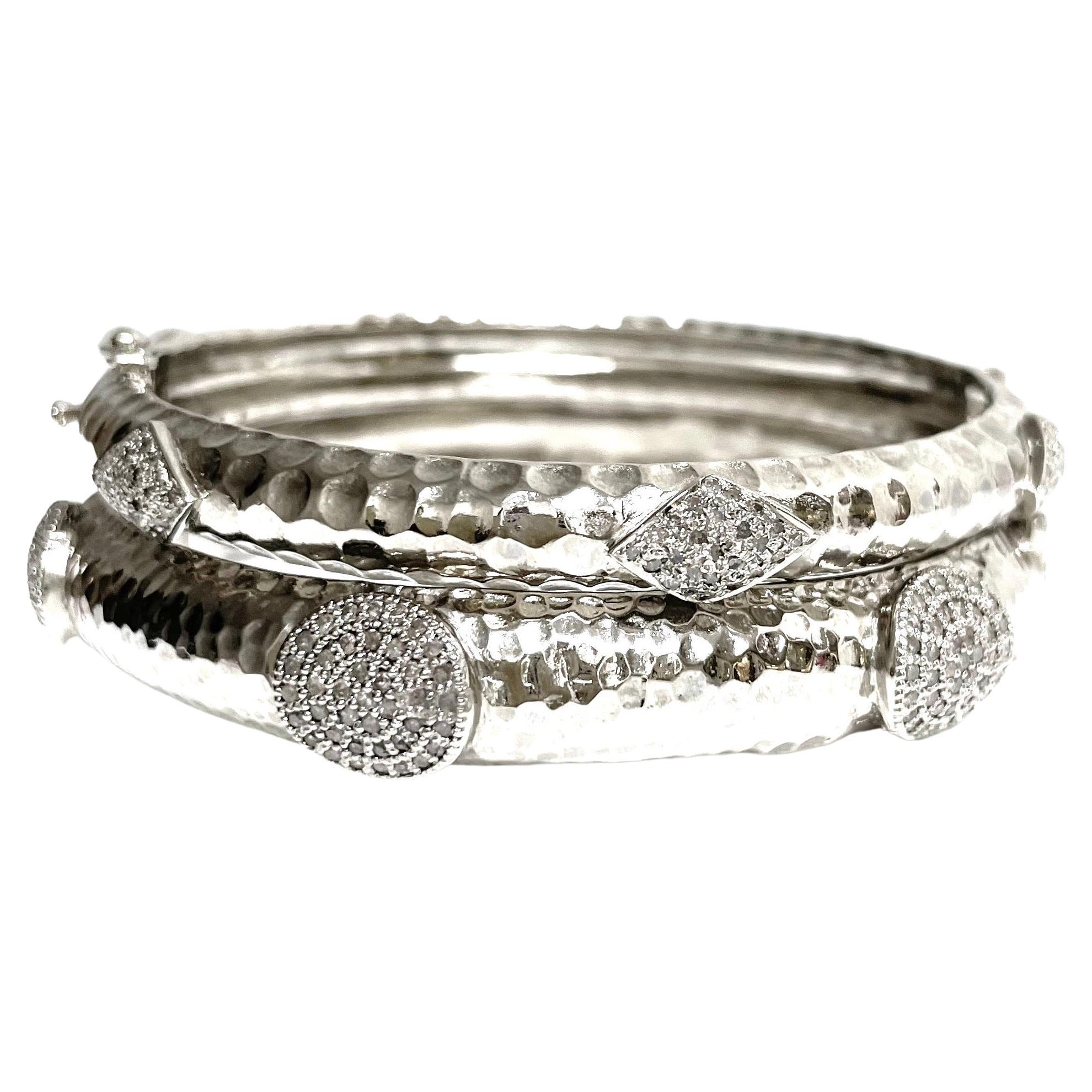 Hammered Rhodium-Plated Silver Bangle with Diamonds Paradizia Bracelet For Sale 3