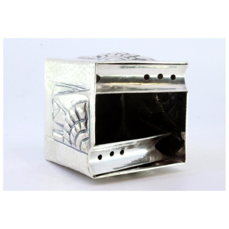 Argento Hammered silver ashtray with cube-shaped reliefs and two cigarette holders in vendita