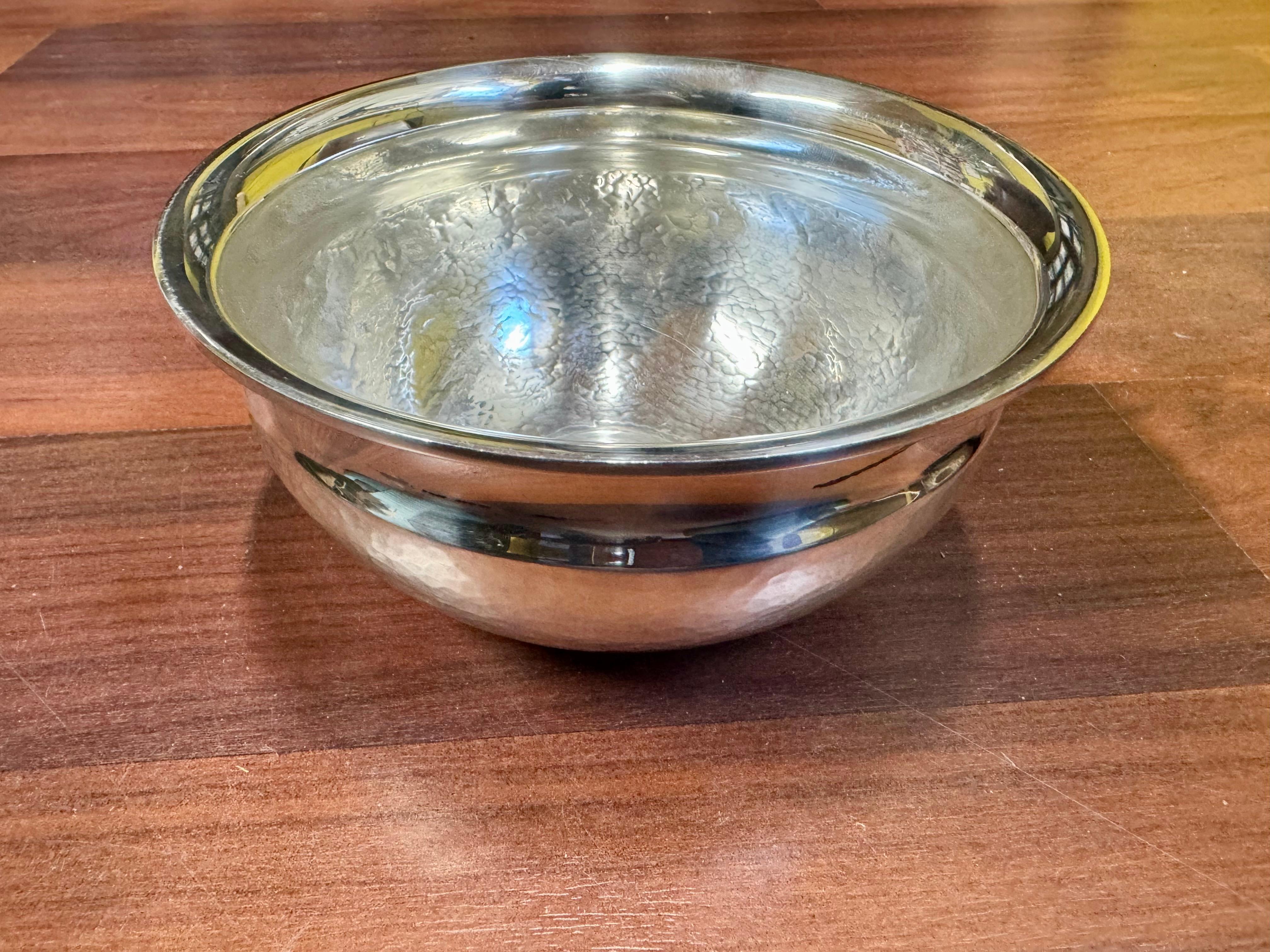 Modernist Hammered Silver Bowl by Tapio Wirkkala, TW 278, Finland, 1968 Decorative Bowl For Sale