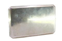 Pitillera de plata martillada con interior dorado y esquinas biseladas