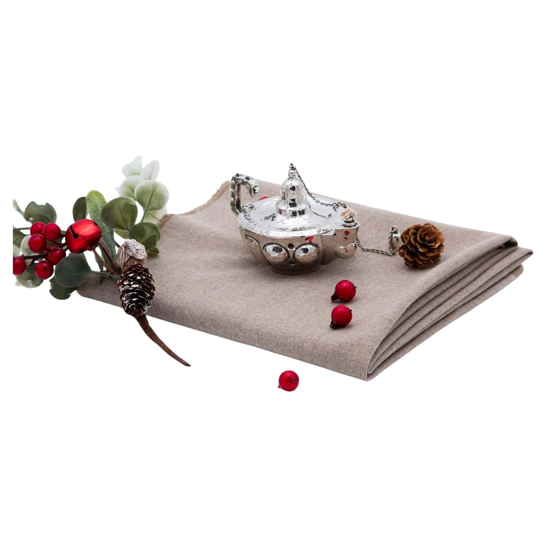 Hammered silver lamp with reliefs, removable lid, flame cover, missing handle For Sale