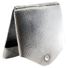 Gehämmerte silberne Streichholzschachtel in Form eines Briefumschlags mit Scharnierdeckel