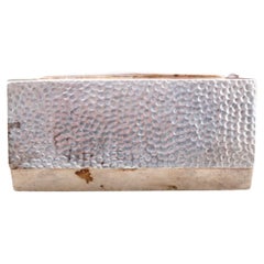 Pillenbox aus gehämmertem Silber