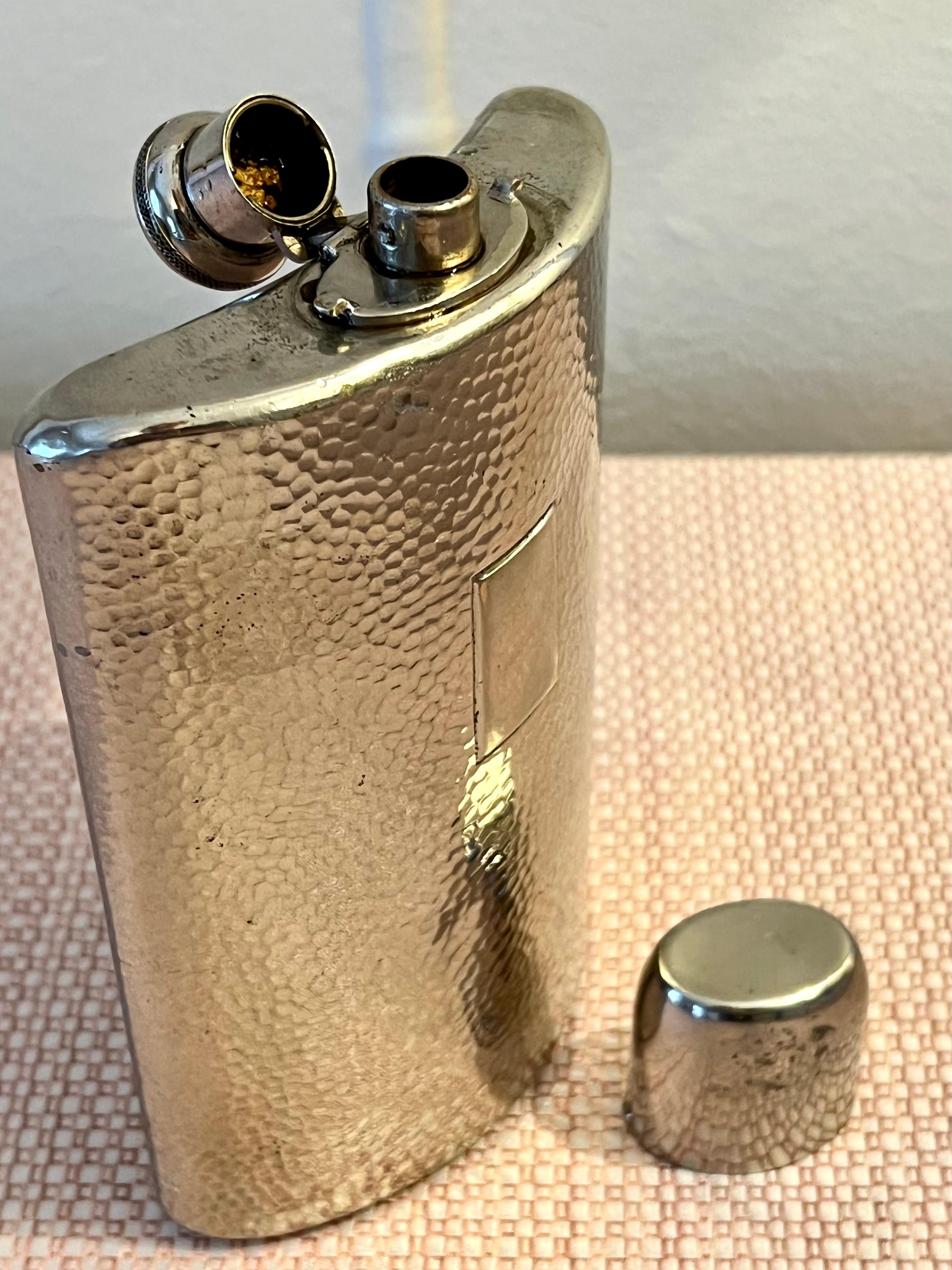 Hammered Silver Plate Hip Flask with Drinking Cup In Good Condition For Sale In Los Angeles, CA