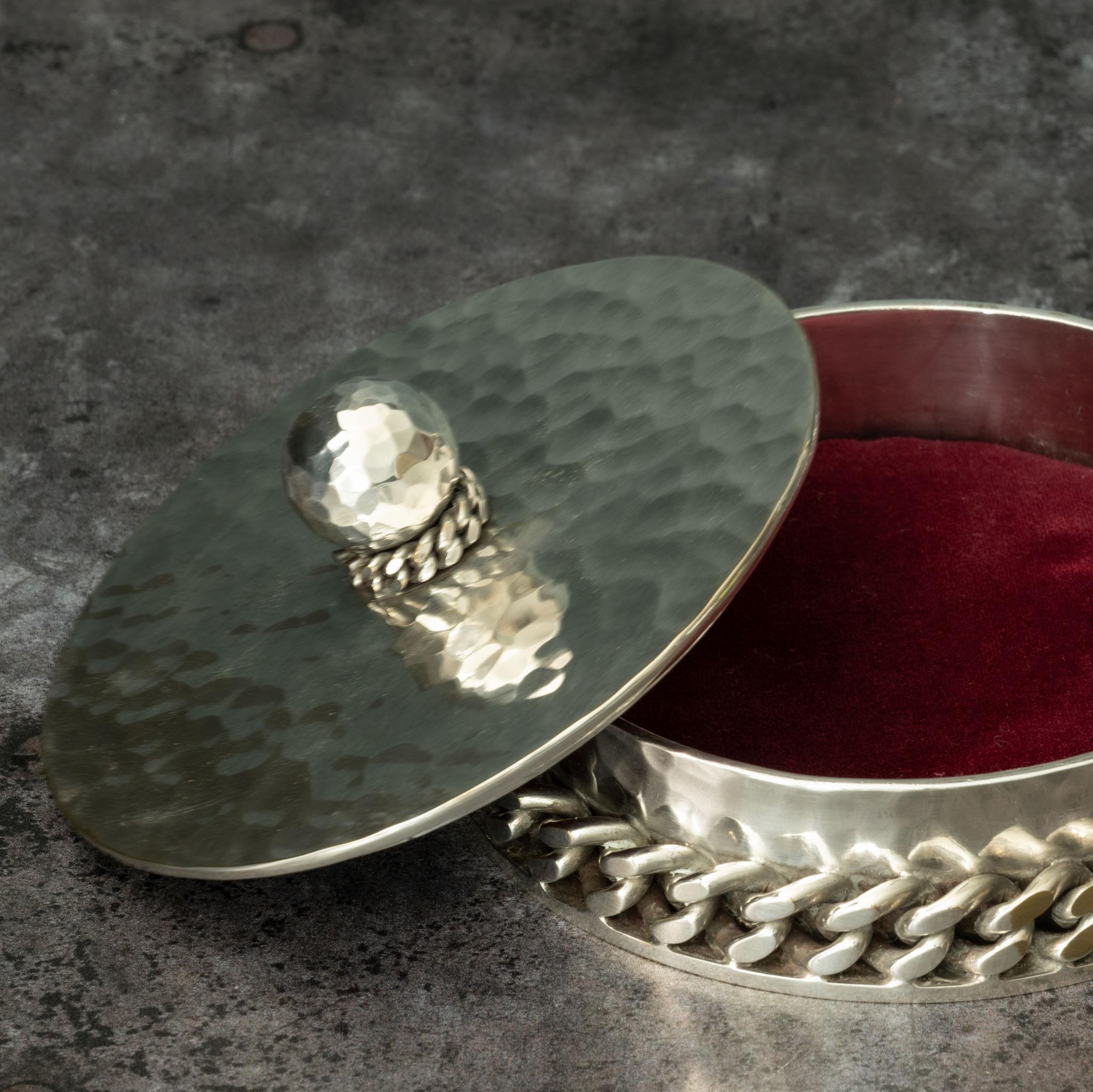 Vide Poche de plata martillada de Jean Després, circa 1960 mediados del siglo XX en venta