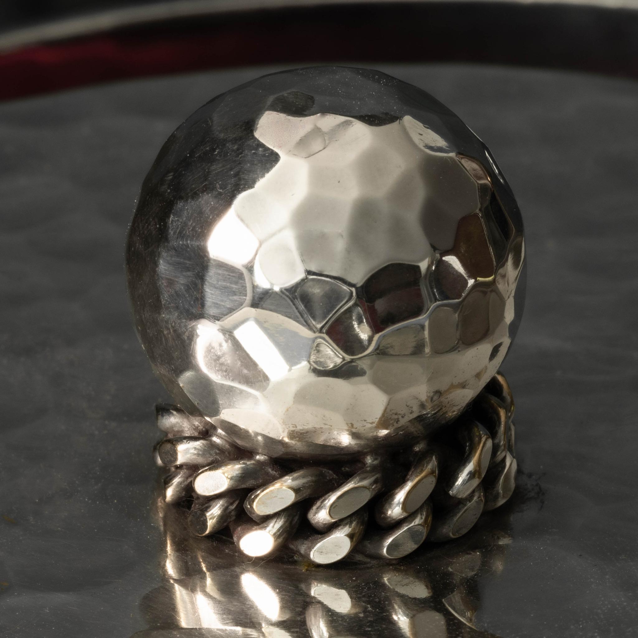 Vide Poche de plata martillada de Jean Després, circa 1960 en venta 2