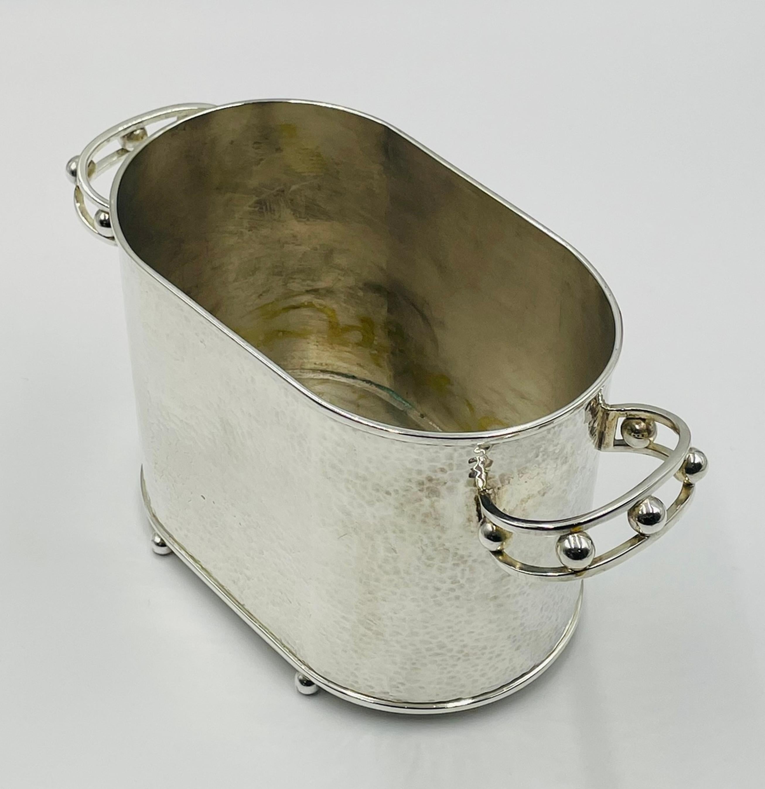 Moderno Secchiello per ghiaccio in argento martellato di Emilia Castillo, Modernismo messicano in vendita