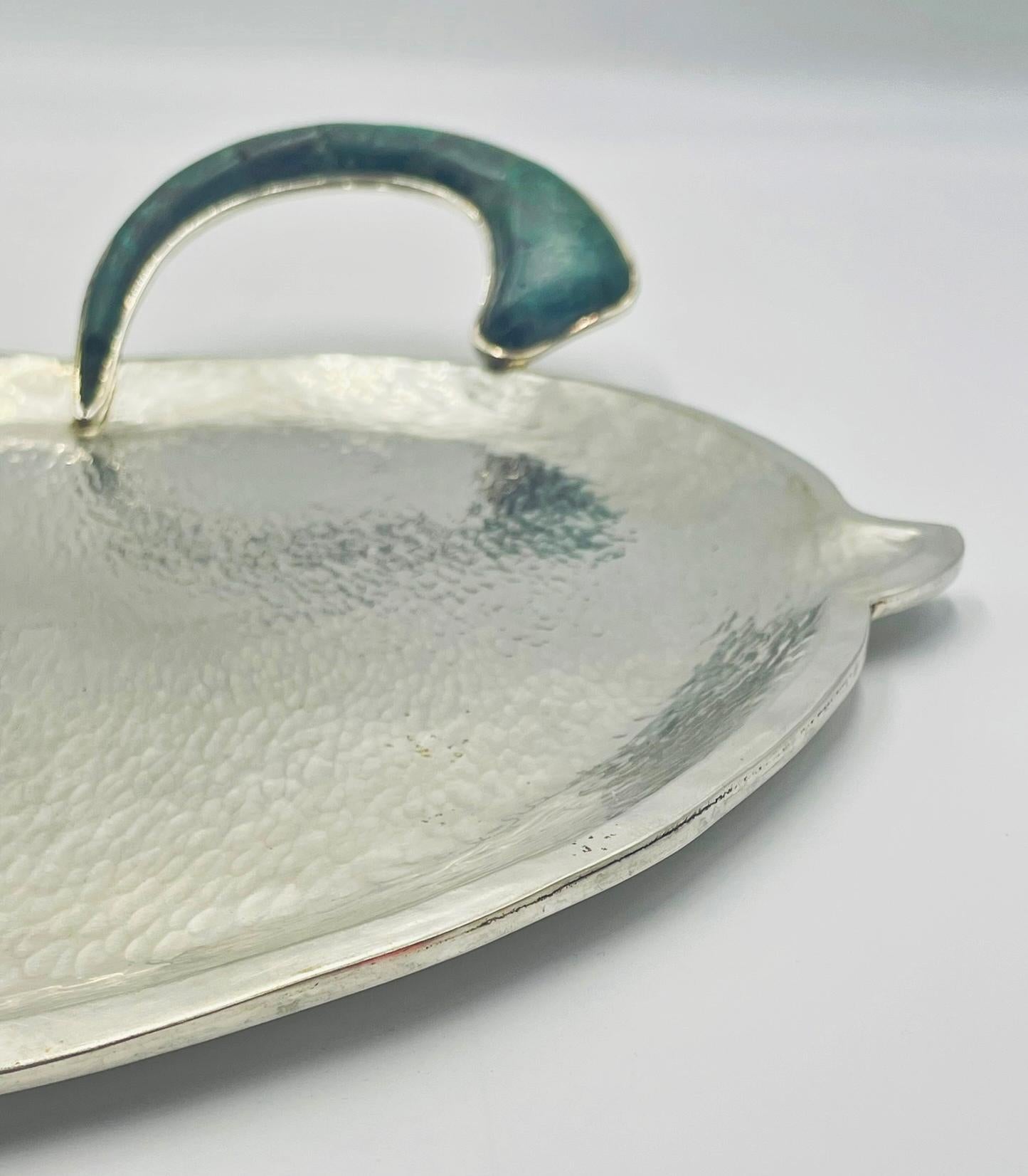 Hammered Silver Tray with Malachite Handle by Los Castillo, Mexican Modernism im Angebot 6