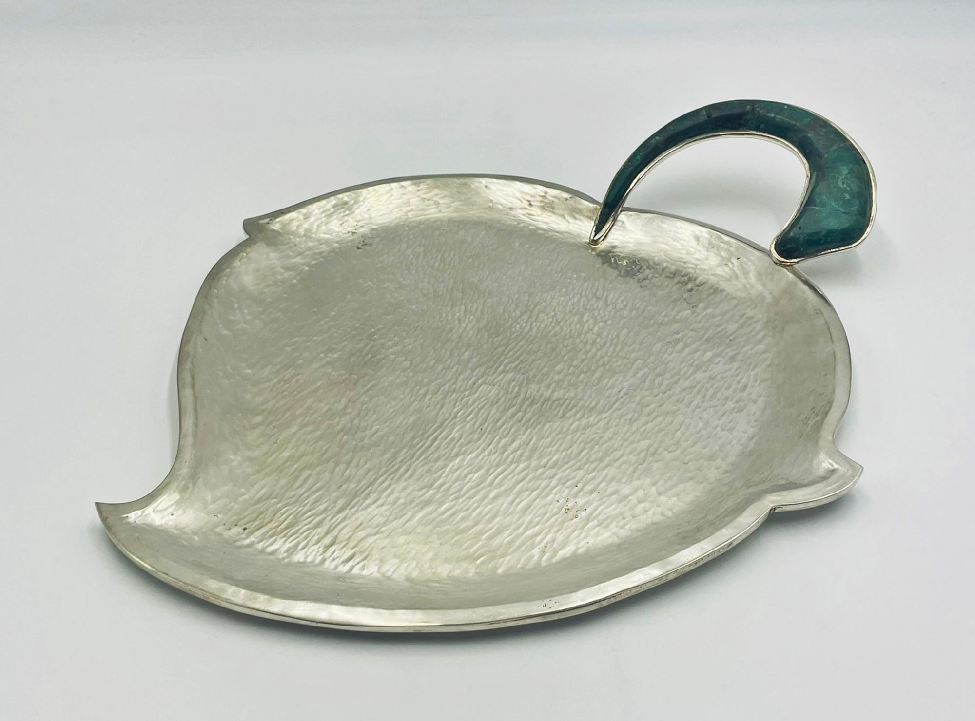 Hammered Silver Tray with Malachite Handle by Los Castillo, Mexican Modernism (Mitte des 20. Jahrhunderts) im Angebot