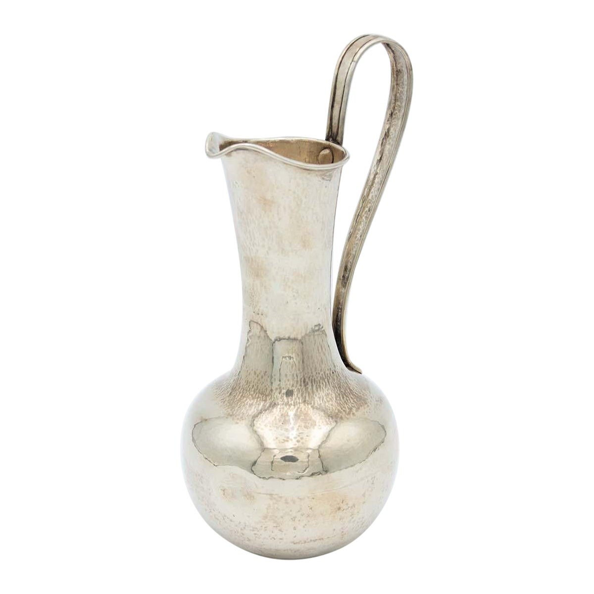 Weinkrug aus gehämmertem Silber mit festem Henkel im Angebot