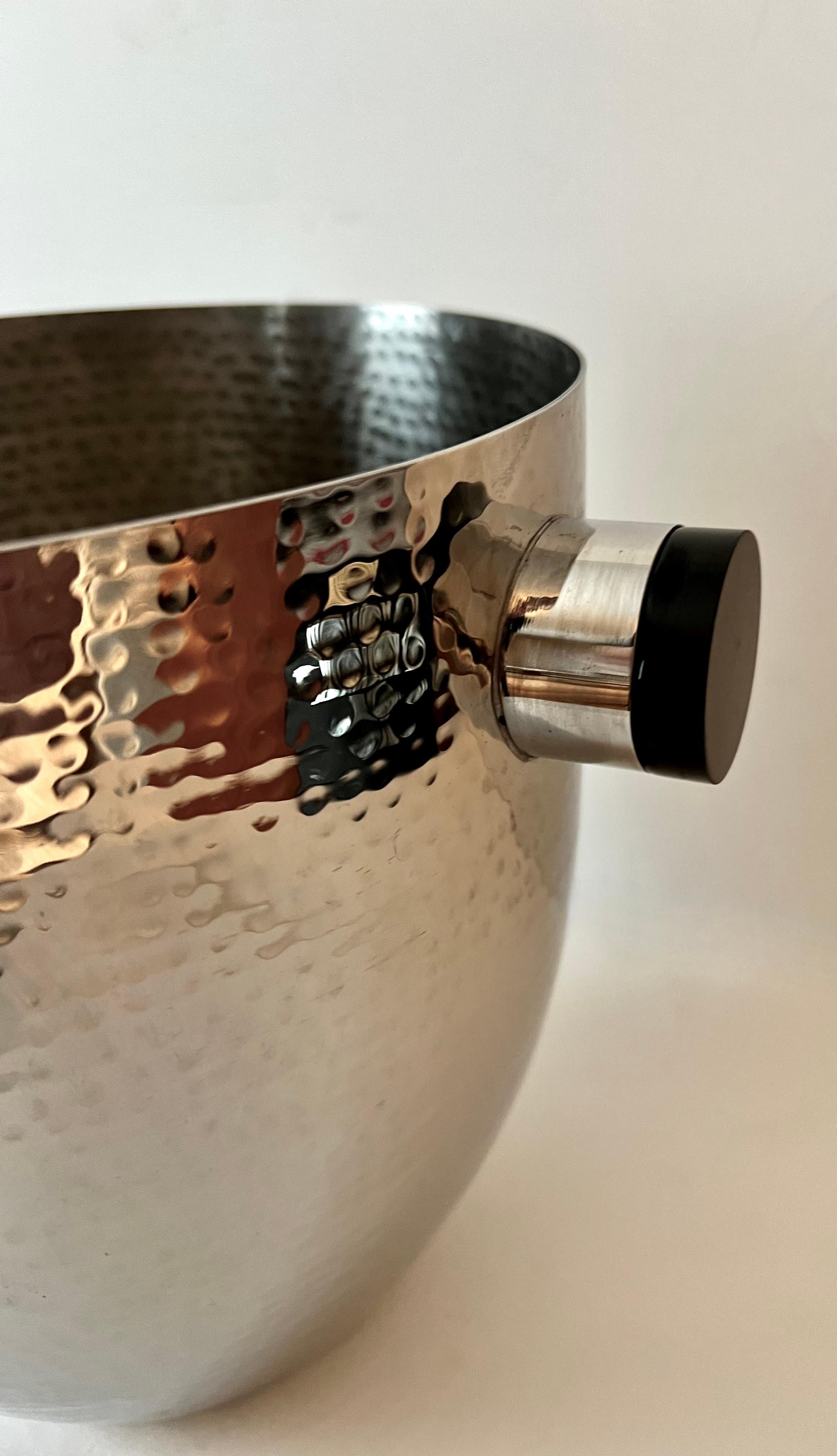 Hammered Stainless Steel Champagne Cooler or Ice Bucket with Black Resin Handles In Good Condition For Sale In Los Angeles, CA