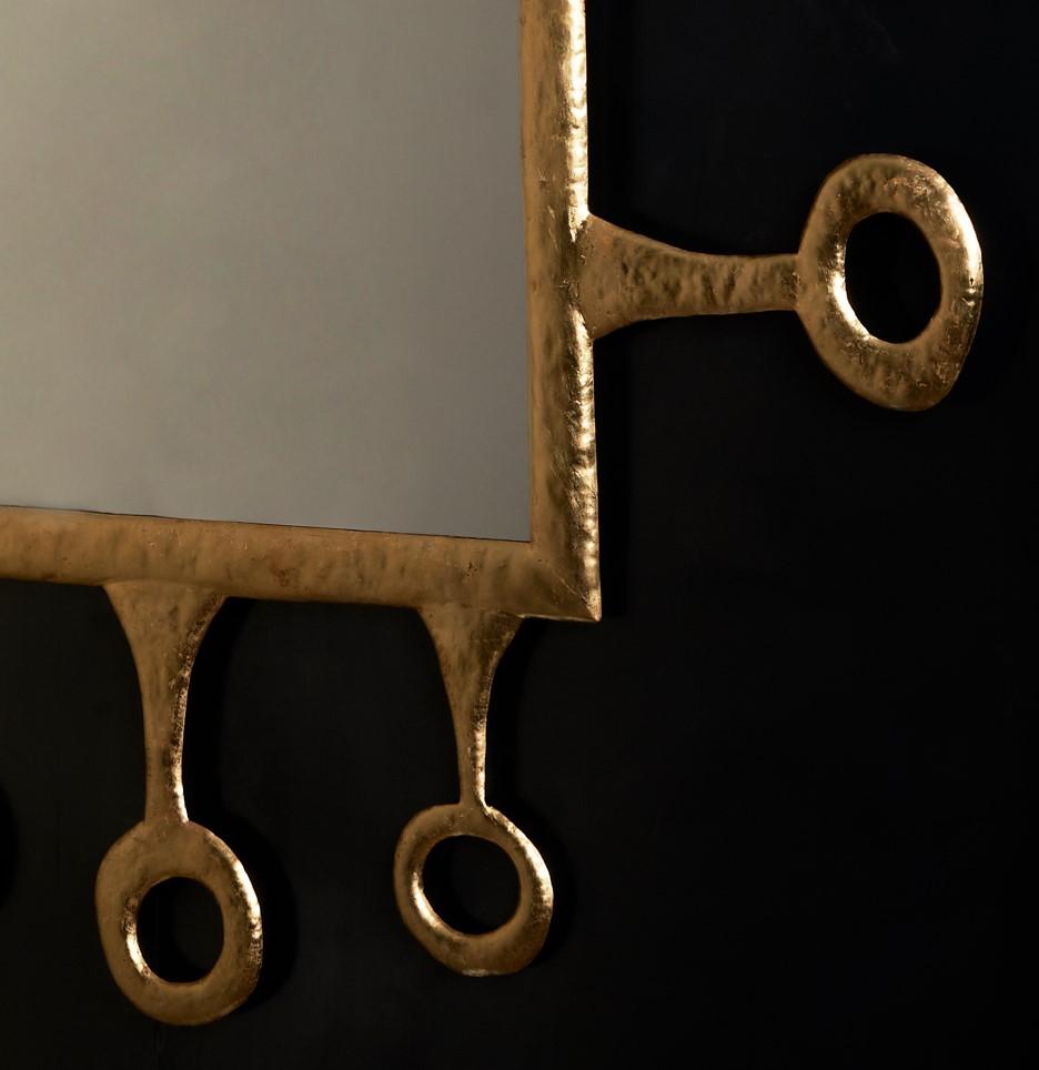 Acier martelé Miroir de Romain Barré.
Fabriqué à la main en France, édition limitée. 