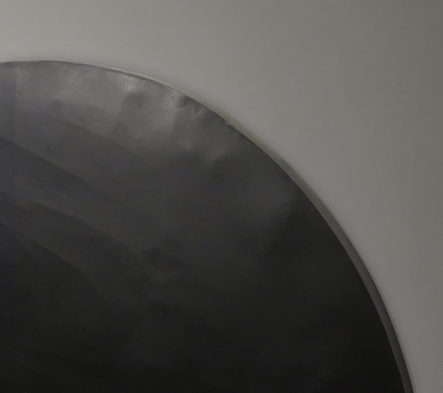 XXI secolo e contemporaneo Scultura da parete a forma di orbita in acciaio martellato in vendita