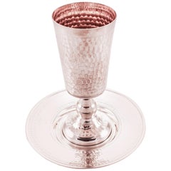 Gehämmerter Kiddush-Teller und Teller aus gehämmertem Sterling