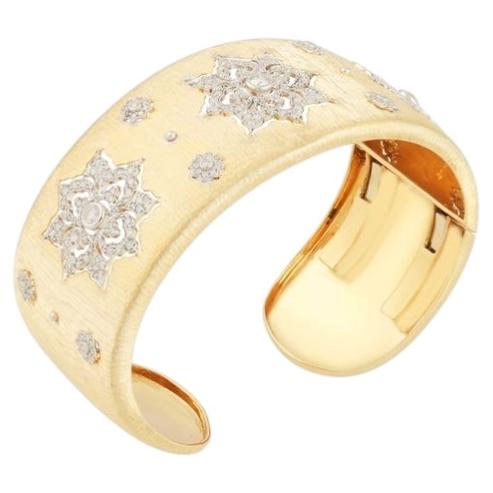 Hammered Texture Diamond Hinged Bangle in 18K Yellow Gold with Hand Finish For Sale