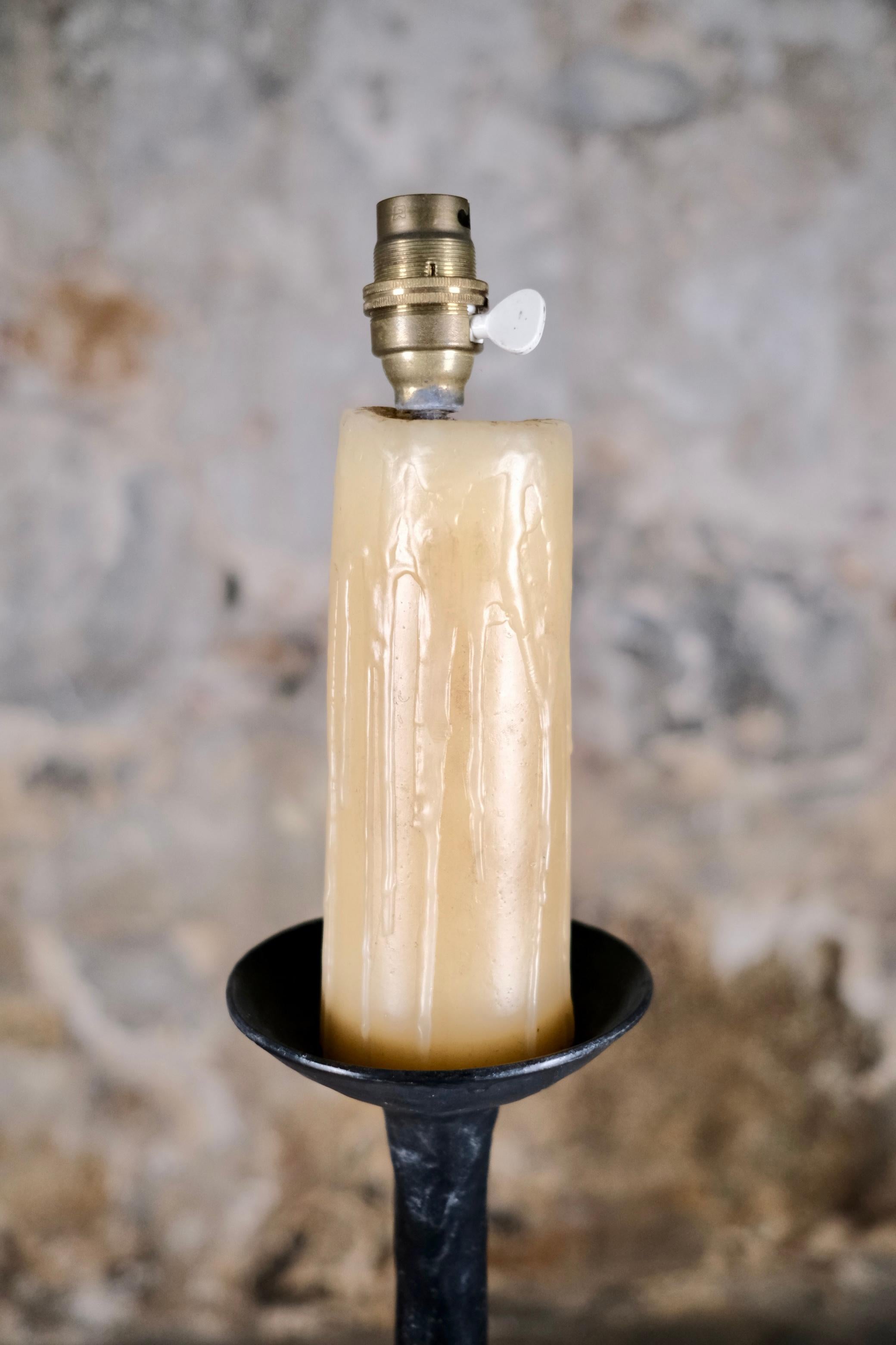 Lampadaire en fer forgé martelé, fabriqué en Bretagne, France, années 1980. en vente 5