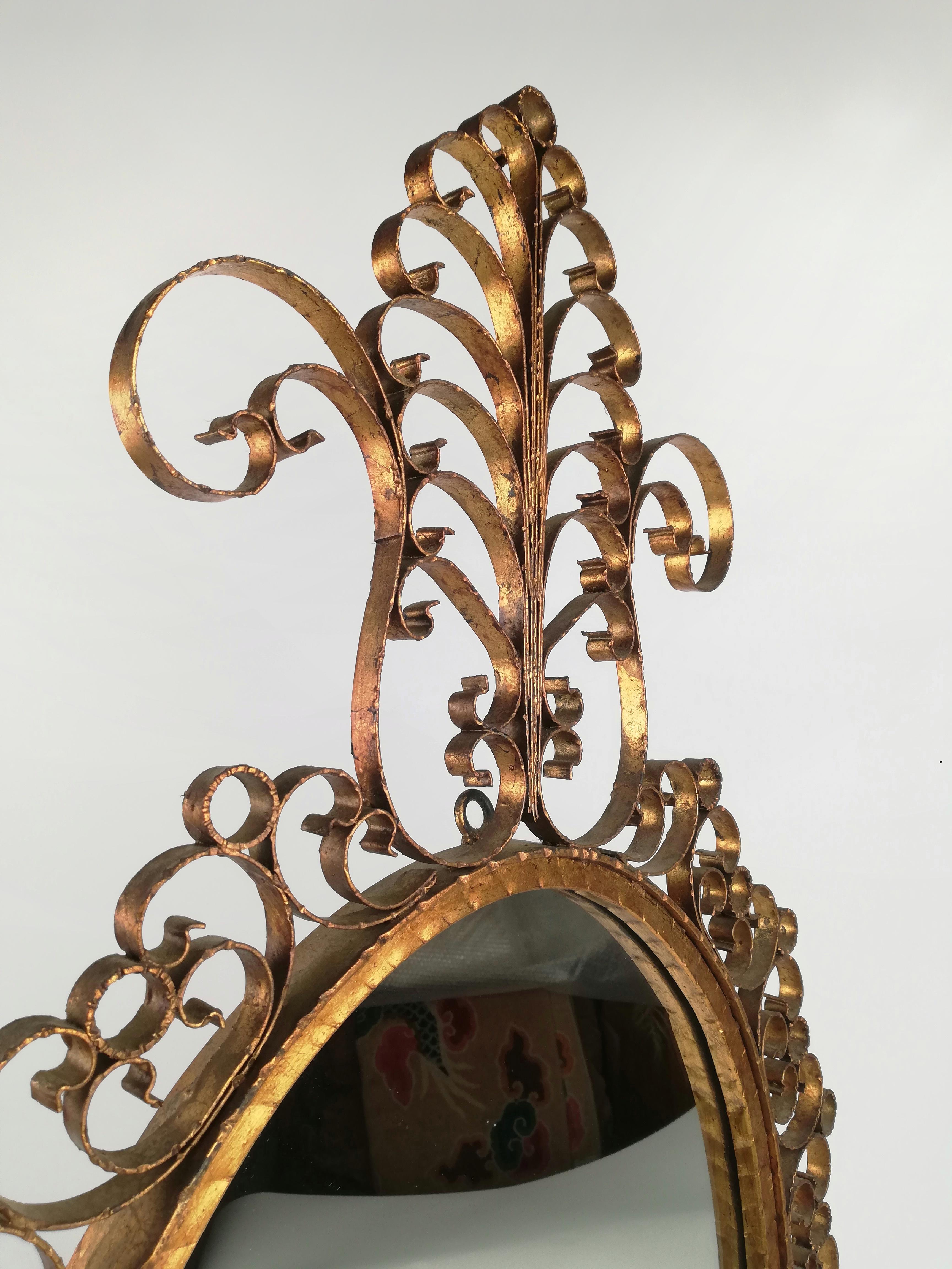 Hollywood Regency Hammered Wrought Iron Gilded Mirror in the Style of Pierluigi Colli, Italy, 1950 For Sale