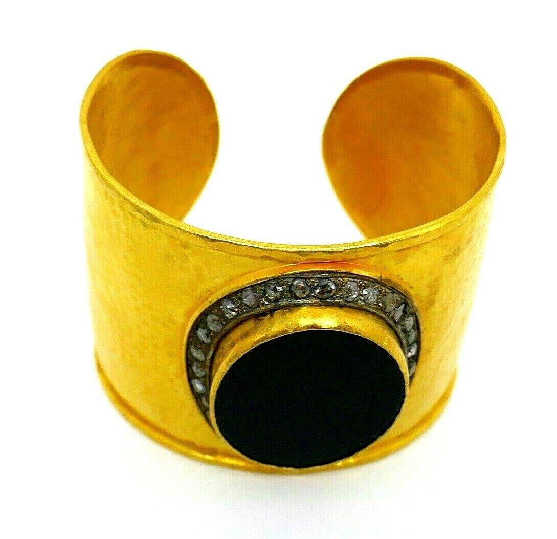Hammered Yellow Gold Diamond Onyx Cuff Bracelet In Excellent Condition For Sale In Beverly Hills, CA