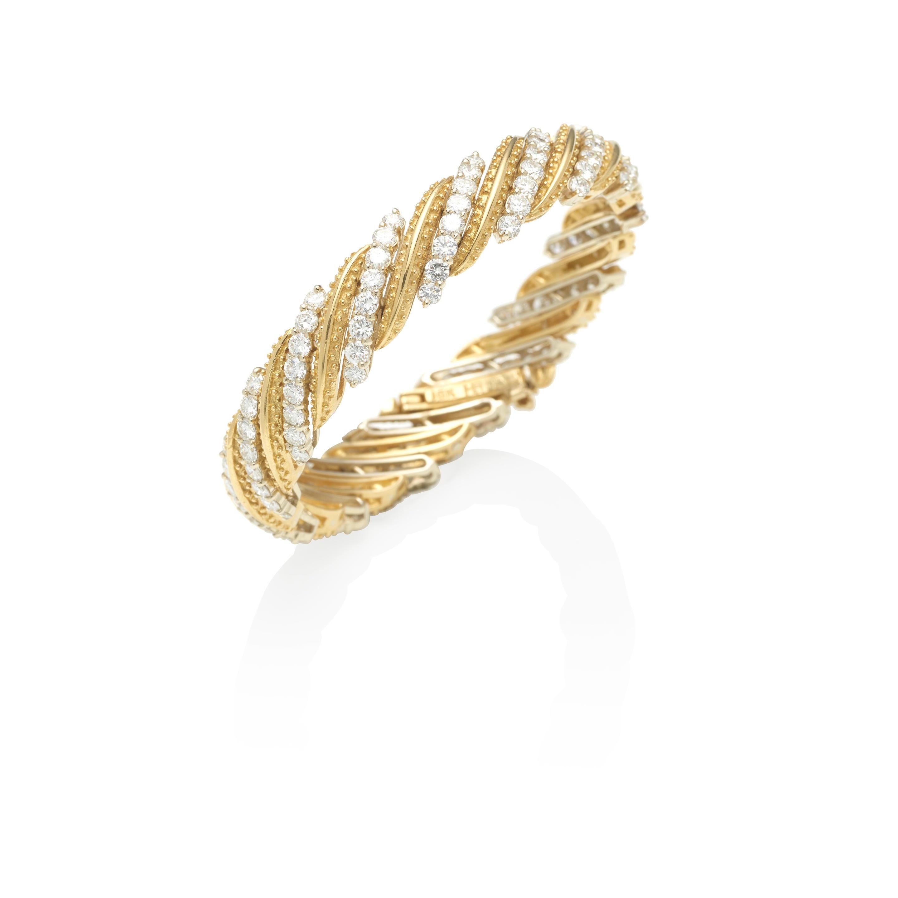 Designed with alternating links of textured gold and links set with round diamonds
Estimated gross weight of 12.25 carats
Length: 7 3/4in.
Maker's mark for Hammerman Brothers
Featured in Bonhams Online Auction California Jewels 20 July 2021 Los