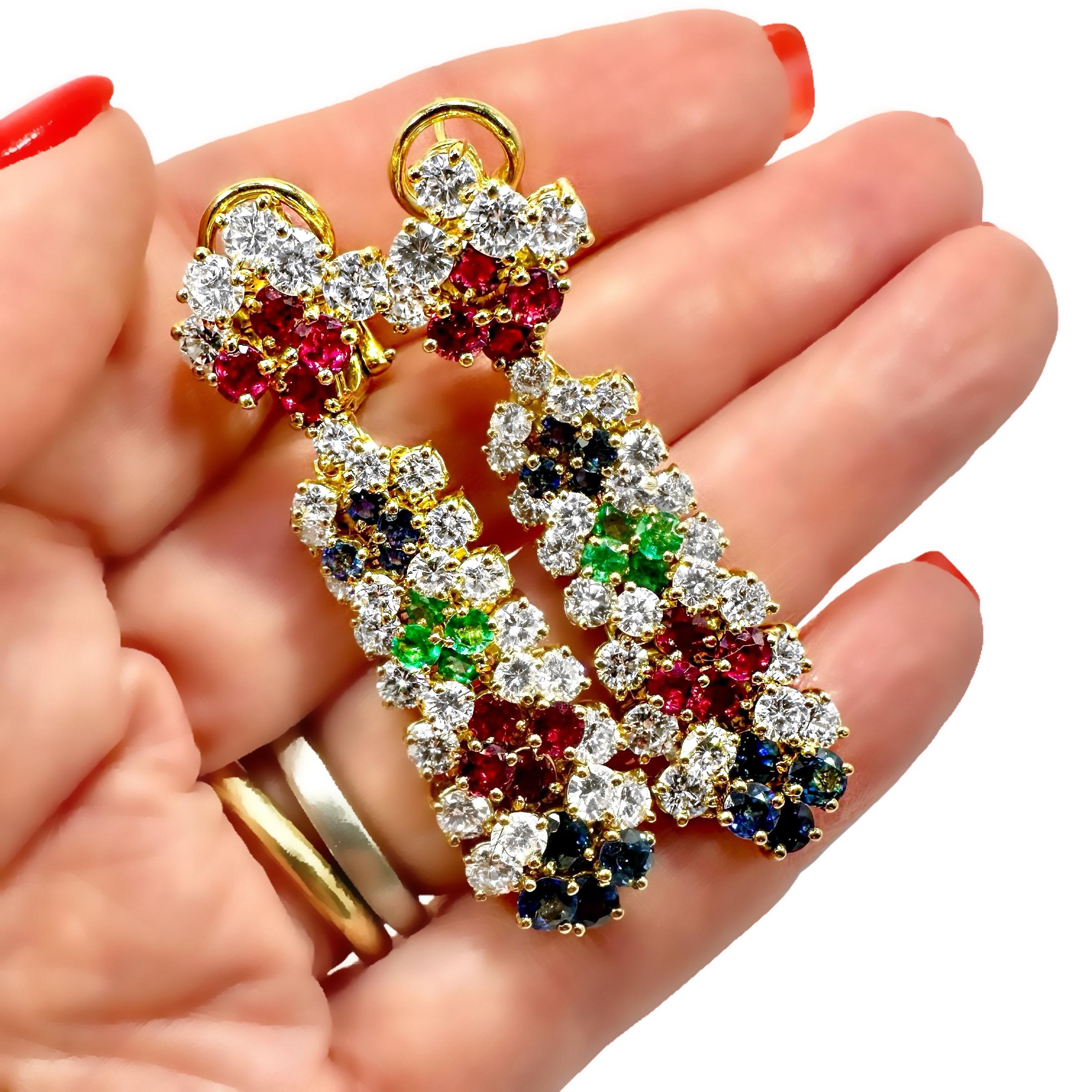 Hammerman Brothers Ohrringe aus 18 Karat Gold mit Diamanten, Smaragden, Rubinen und Saphiren im Zustand „Gut“ in Palm Beach, FL