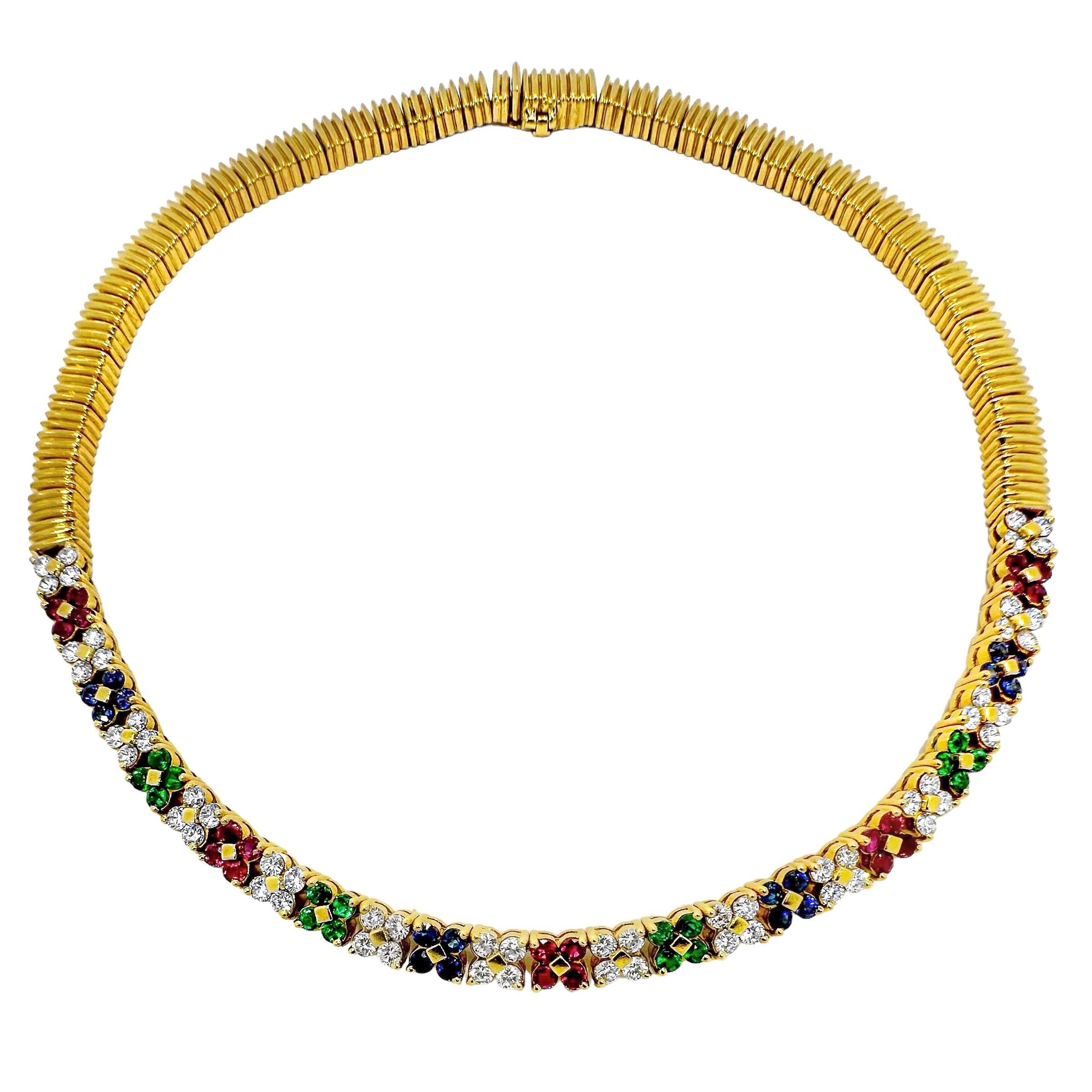 Ein farbenfrohes und vielseitiges Collier aus 18 Karat Gelbgold, bestehend aus 46 geriffelten Goldgliedern, die zu abwechselnden 4-Stein-Motiven aus Diamanten und Edelsteinen führen. Jedes Goldglied ist 1/4 Zoll breit. Insgesamt gibt es 27 Motive: