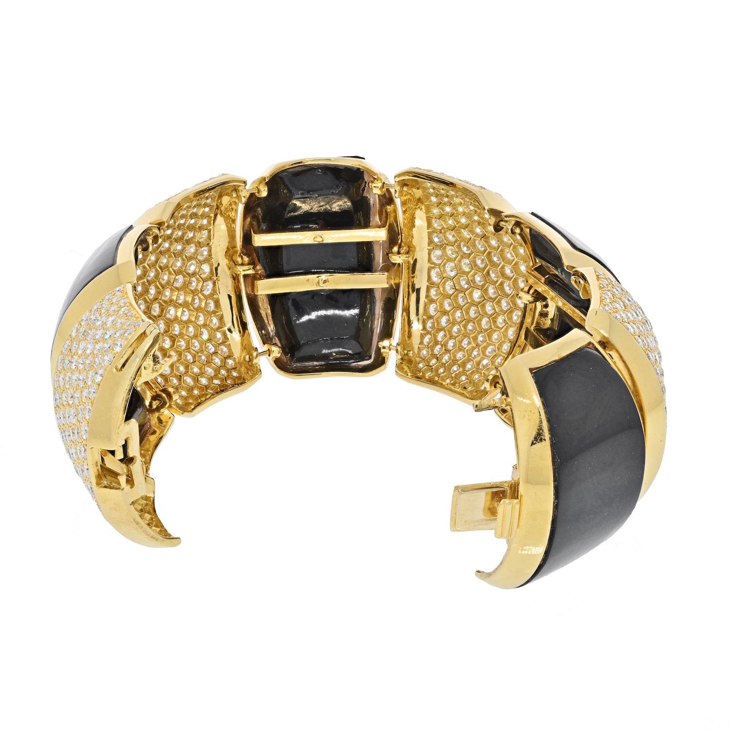 Taille ronde Hammerman Brothers Bracelet jonc grand format en or jaune 18 carats et agate noire de 26 carats en vente