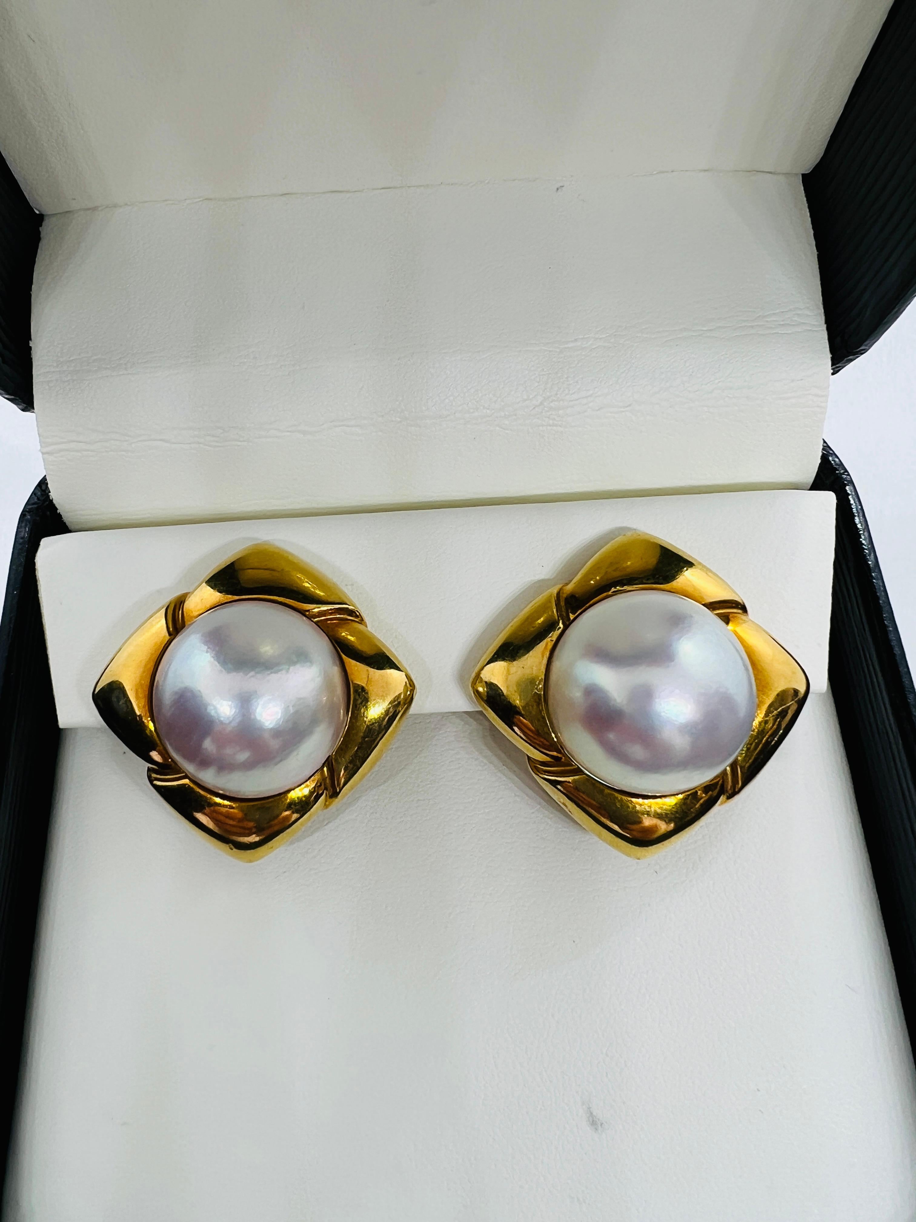 Moderniste Hammerman Brothers Boucles d'oreilles Clips en or jaune 18K et perles More 35,4 grammes en vente