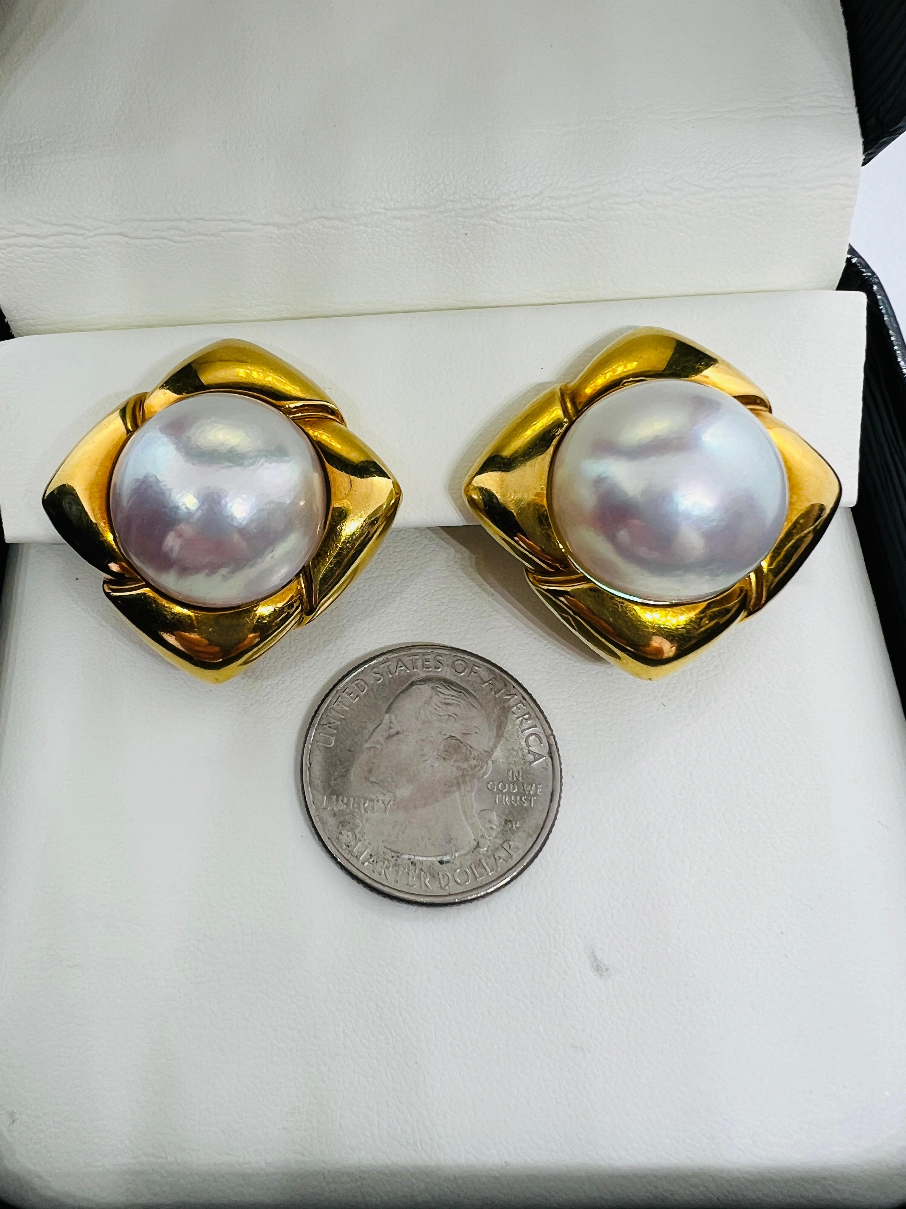 Taille cabochon Hammerman Brothers Boucles d'oreilles Clips en or jaune 18K et perles More 35,4 grammes en vente