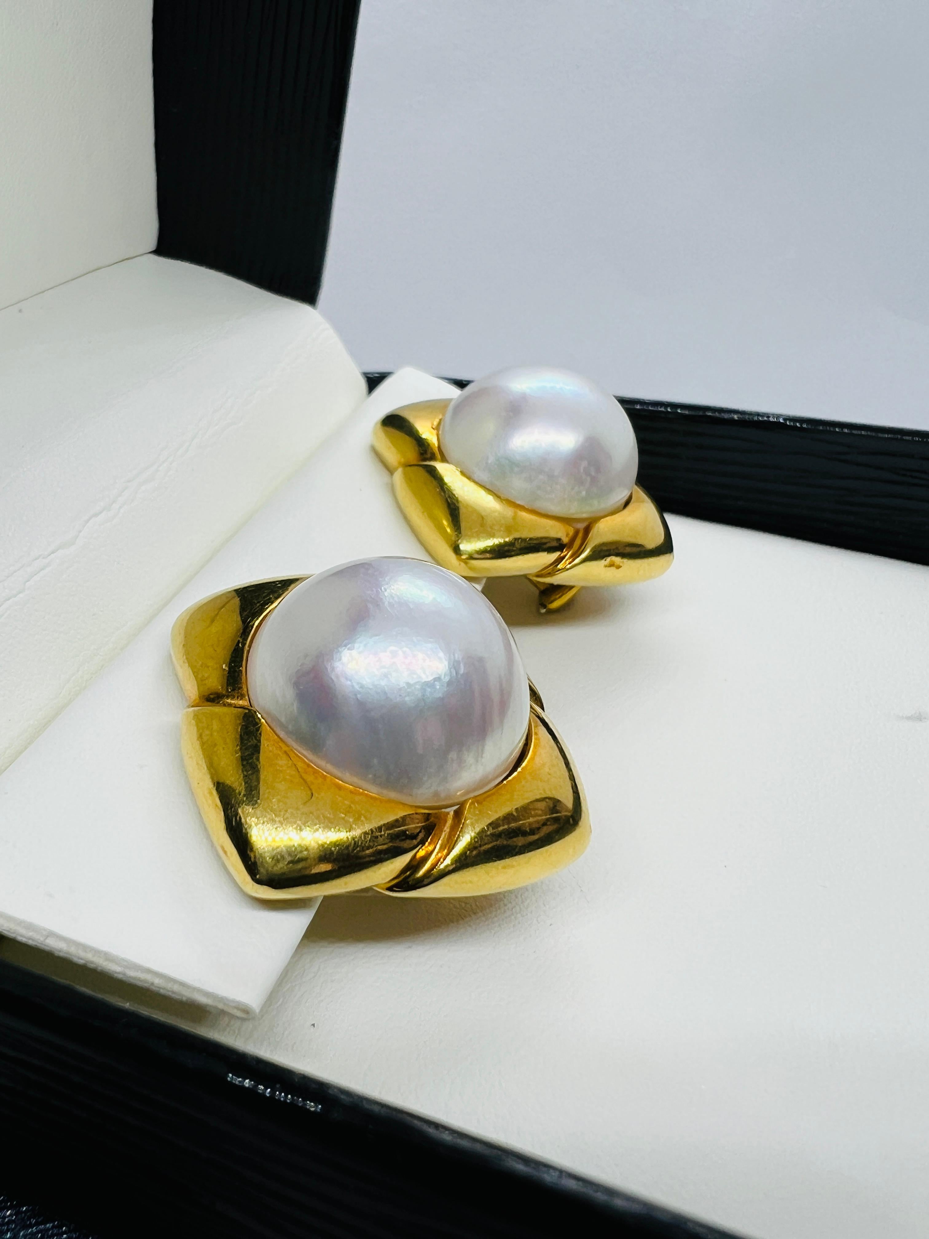 Cabochon Hammerman Brothers 18K yellow Gold & More pearl Clip on Earrings 35.4 grams For Sale