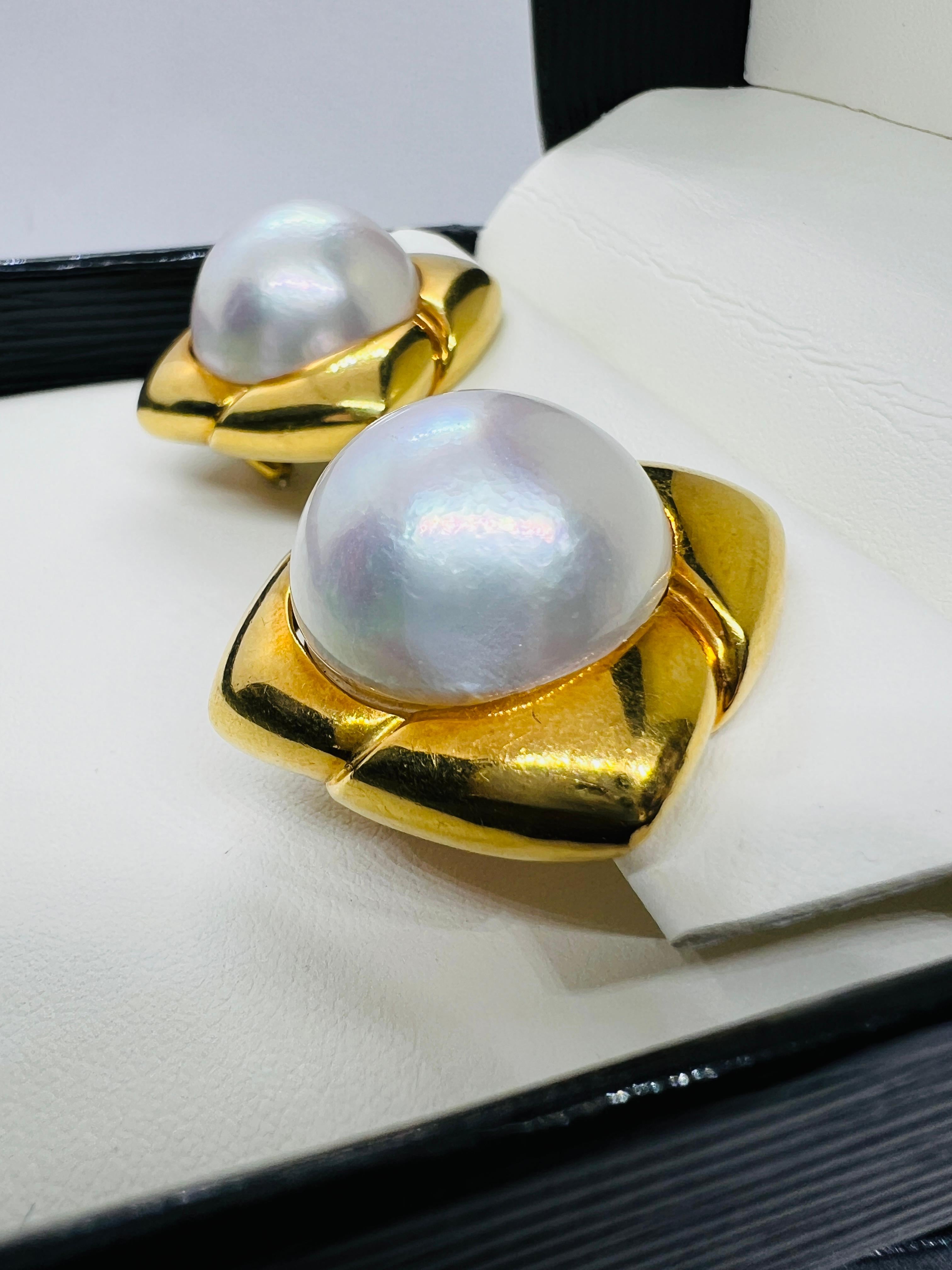 Hammerman Brothers 18K yellow Gold & More pearl Clip on Earrings 35.4 grams In Excellent Condition For Sale In Birmingham, AL