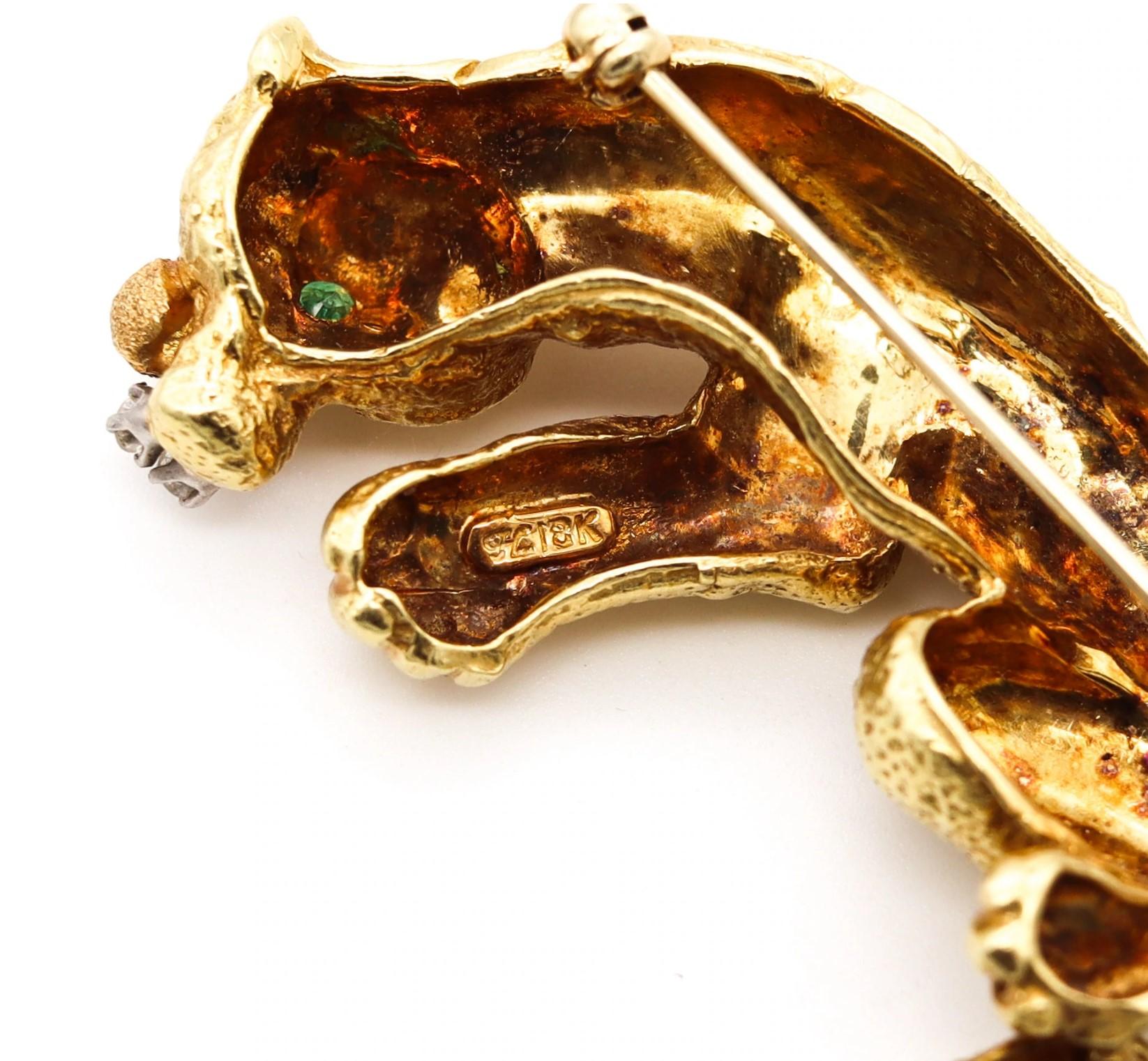 Women's or Men's Hammerman Brothers 1970 Tiger Brooch in 18Kt Gold with Emerald and Diamonds