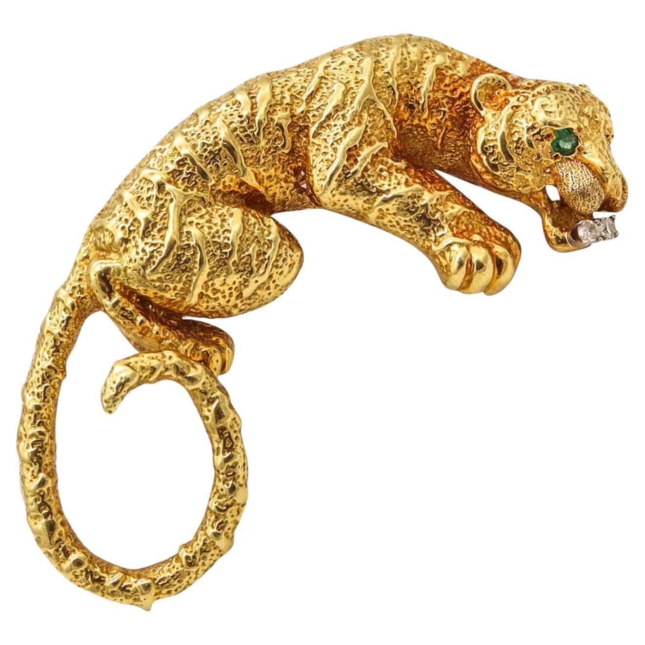 Hammerman Brothers 1970 Tiger Brooch in 18Kt Gold with Emerald and Diamonds