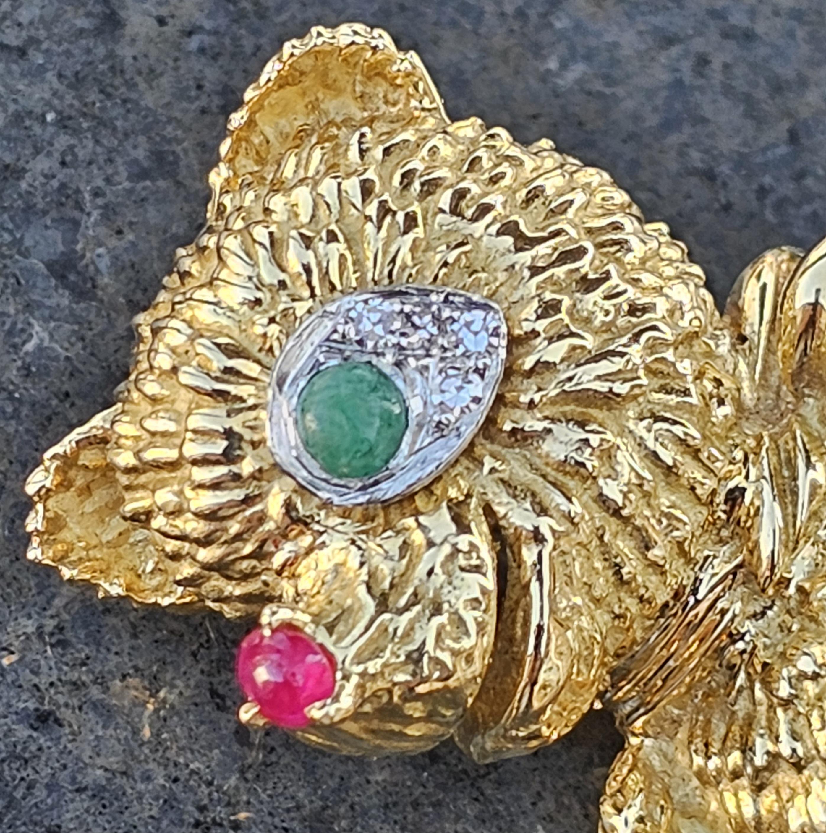 Hammerman Brothers Broche ours en or jaune 18 carats, platine, rubis, émeraude et diamant en vente 3
