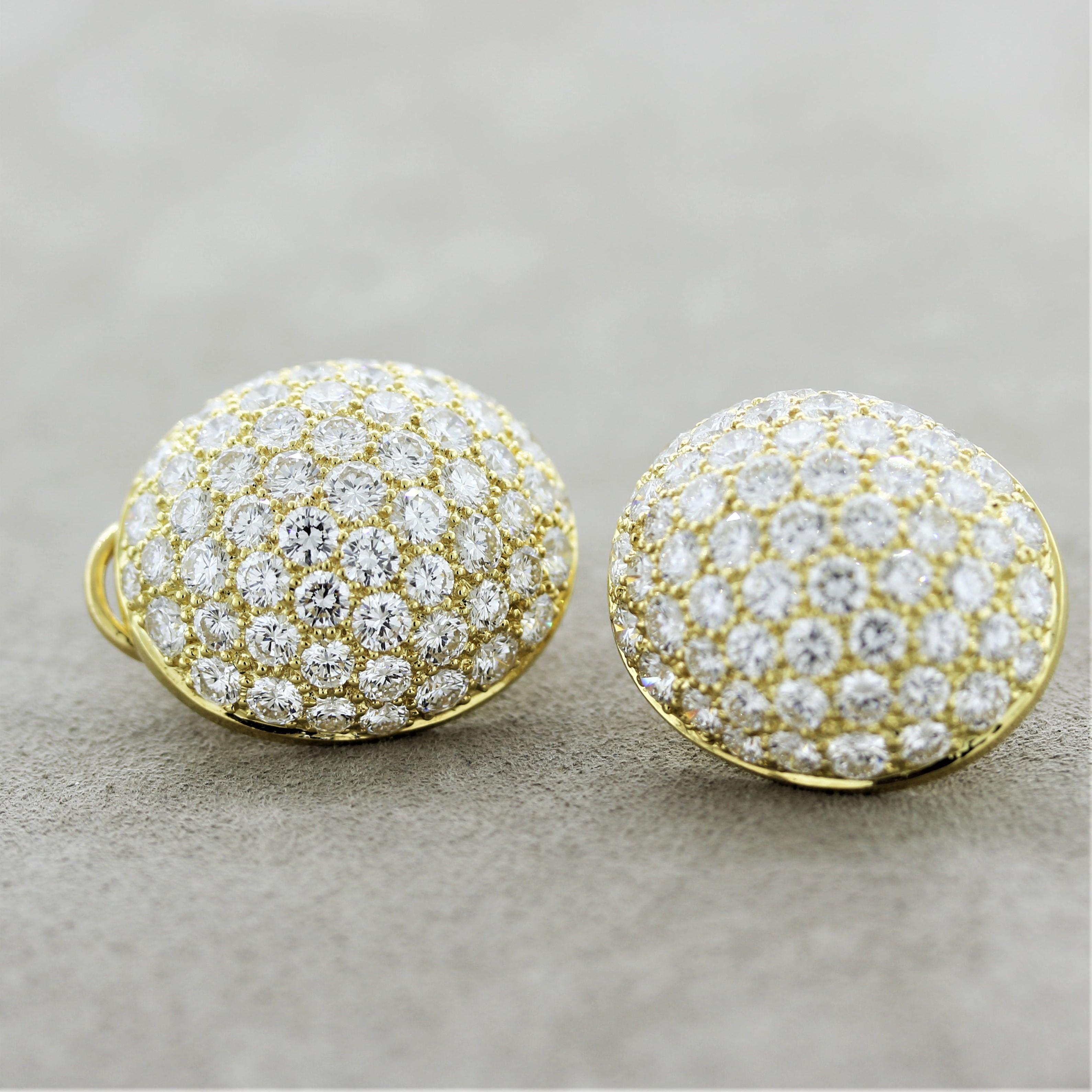 An original piece from Hammerman, this substantial pair of earrings feature 14 carats of fine top quality round brilliant-cut diamonds. They are cluster-set and have excellent brilliance and sparkle. Made in 18k yellow gold, a quality and special