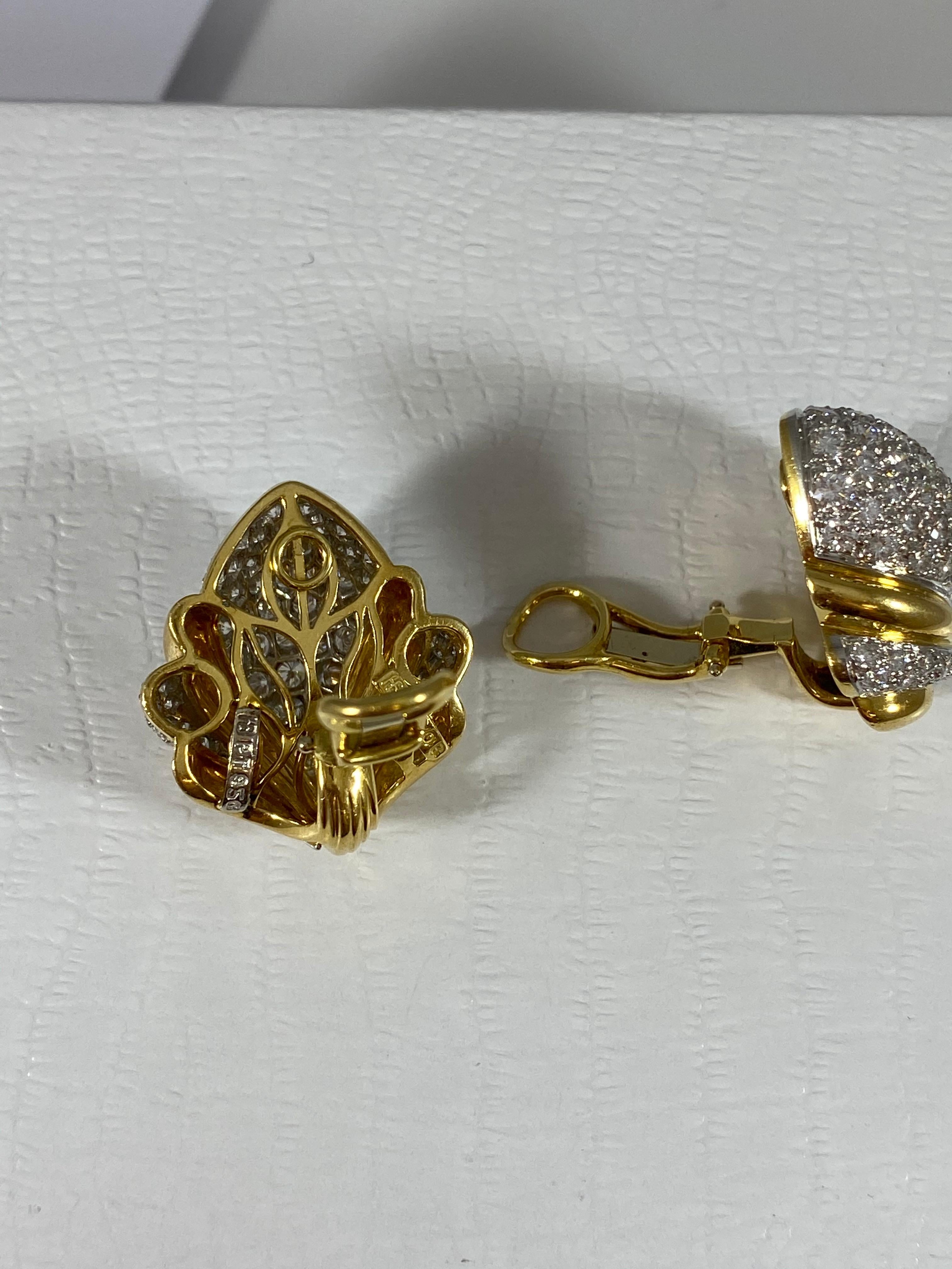 Hammerman Brothers Diamond Fleur de Lis Earrings In New Condition For Sale In New York, NY
